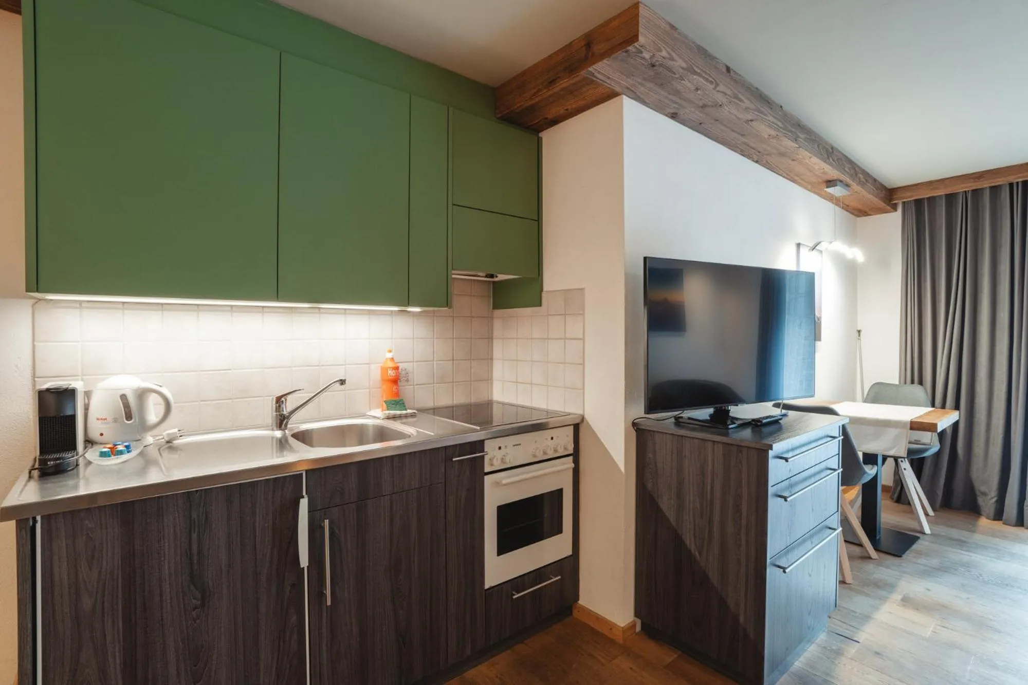 Kitchen or kitchenette in Hotel Matterhornblick