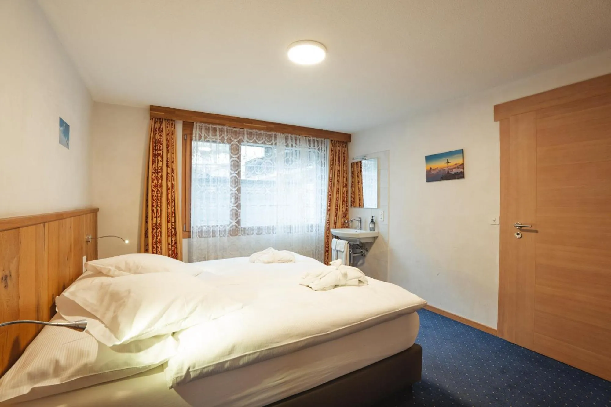 Bedroom, Bed in Hotel Matterhornblick