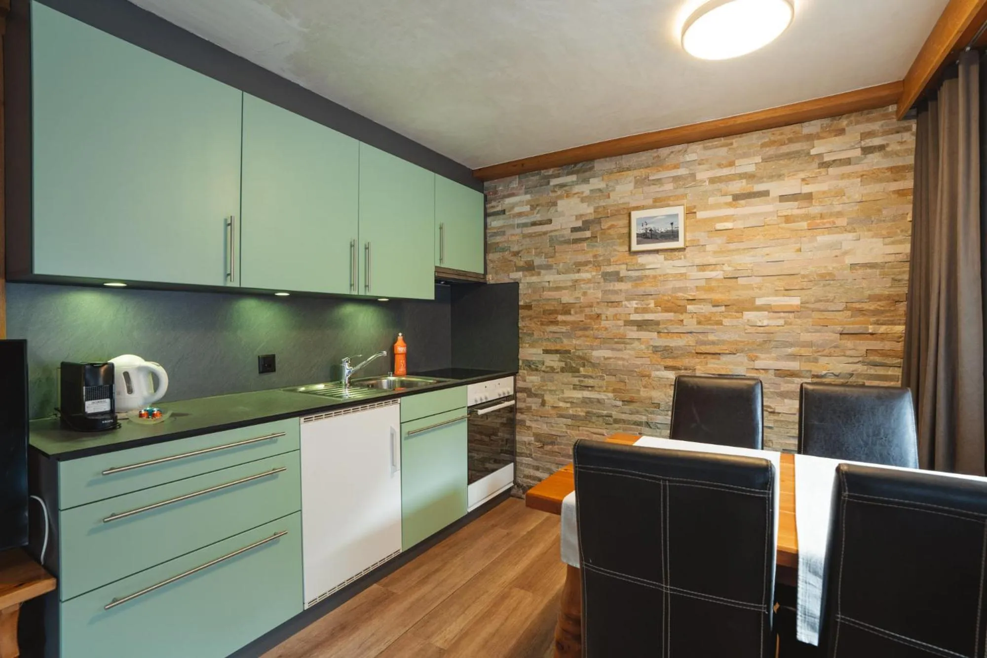 Kitchen or kitchenette in Hotel Matterhornblick
