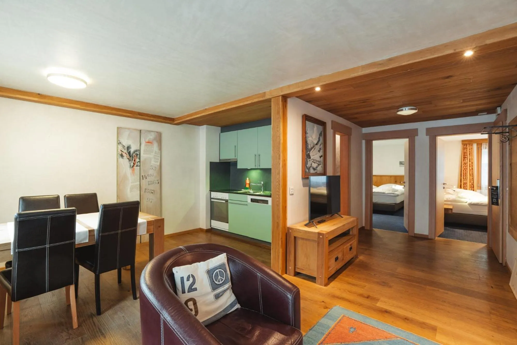 Kitchen or kitchenette, Bed in Hotel Matterhornblick