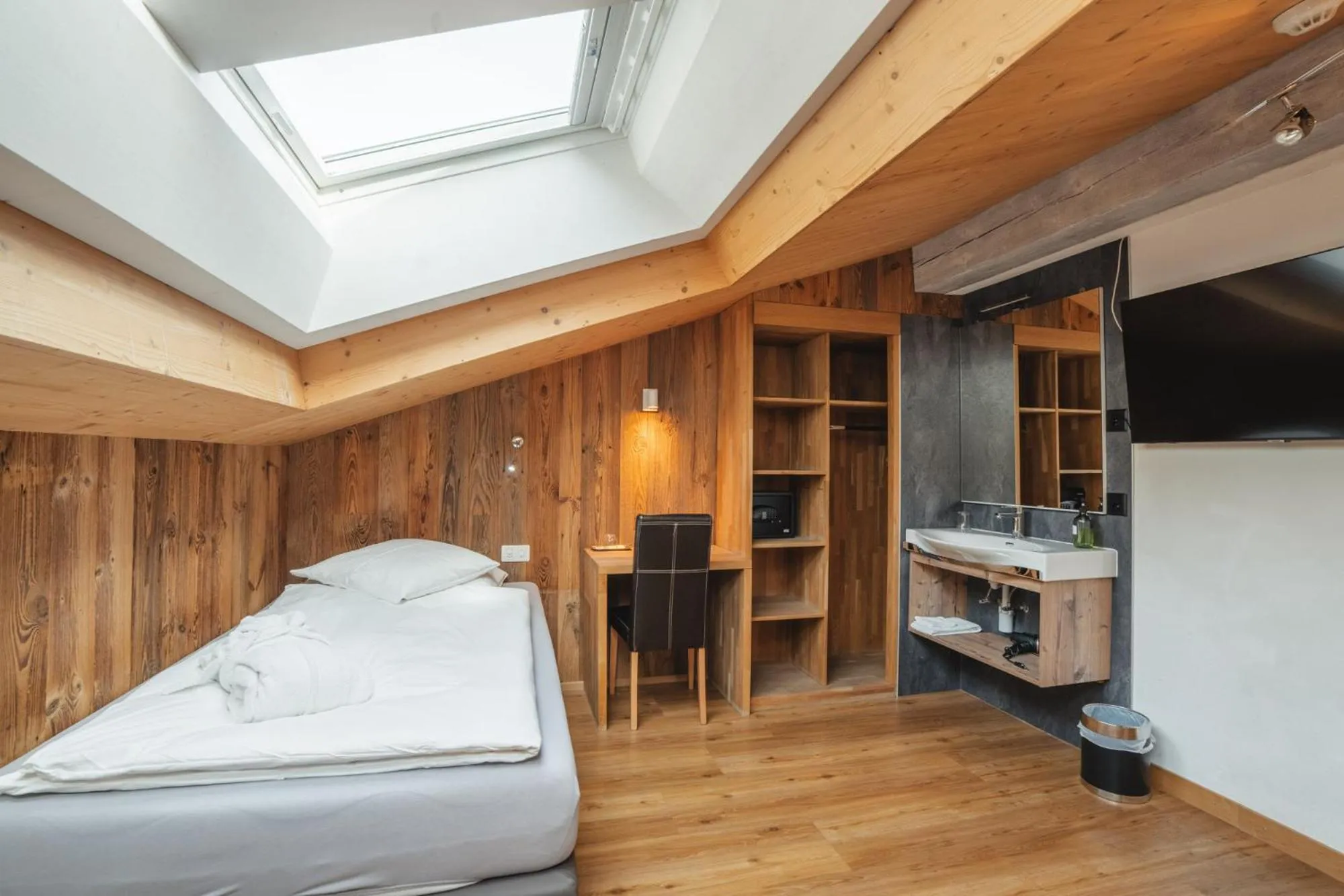 Bedroom, Bed in Hotel Matterhornblick