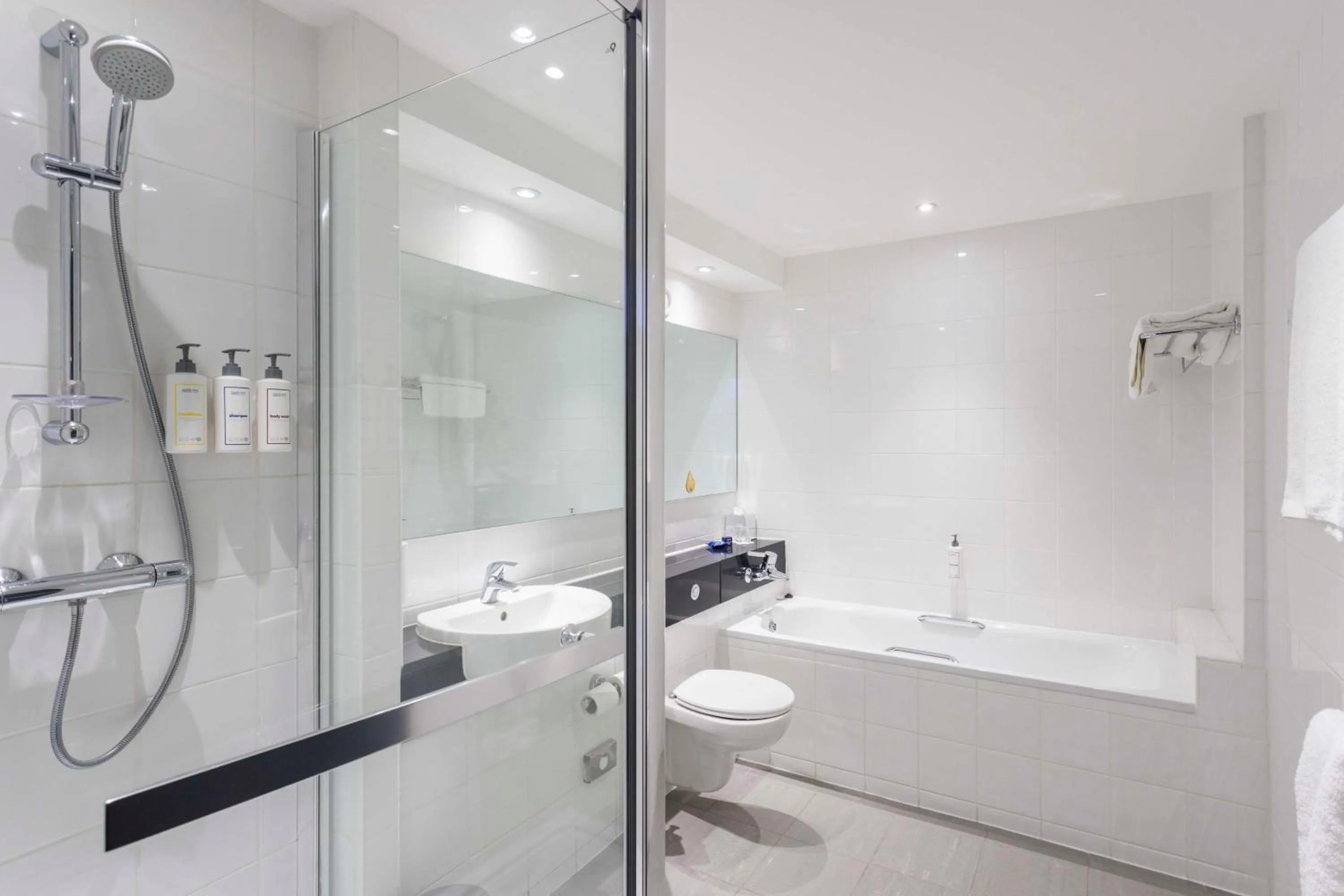 Bathroom in Park Inn by Radisson Aberdeen