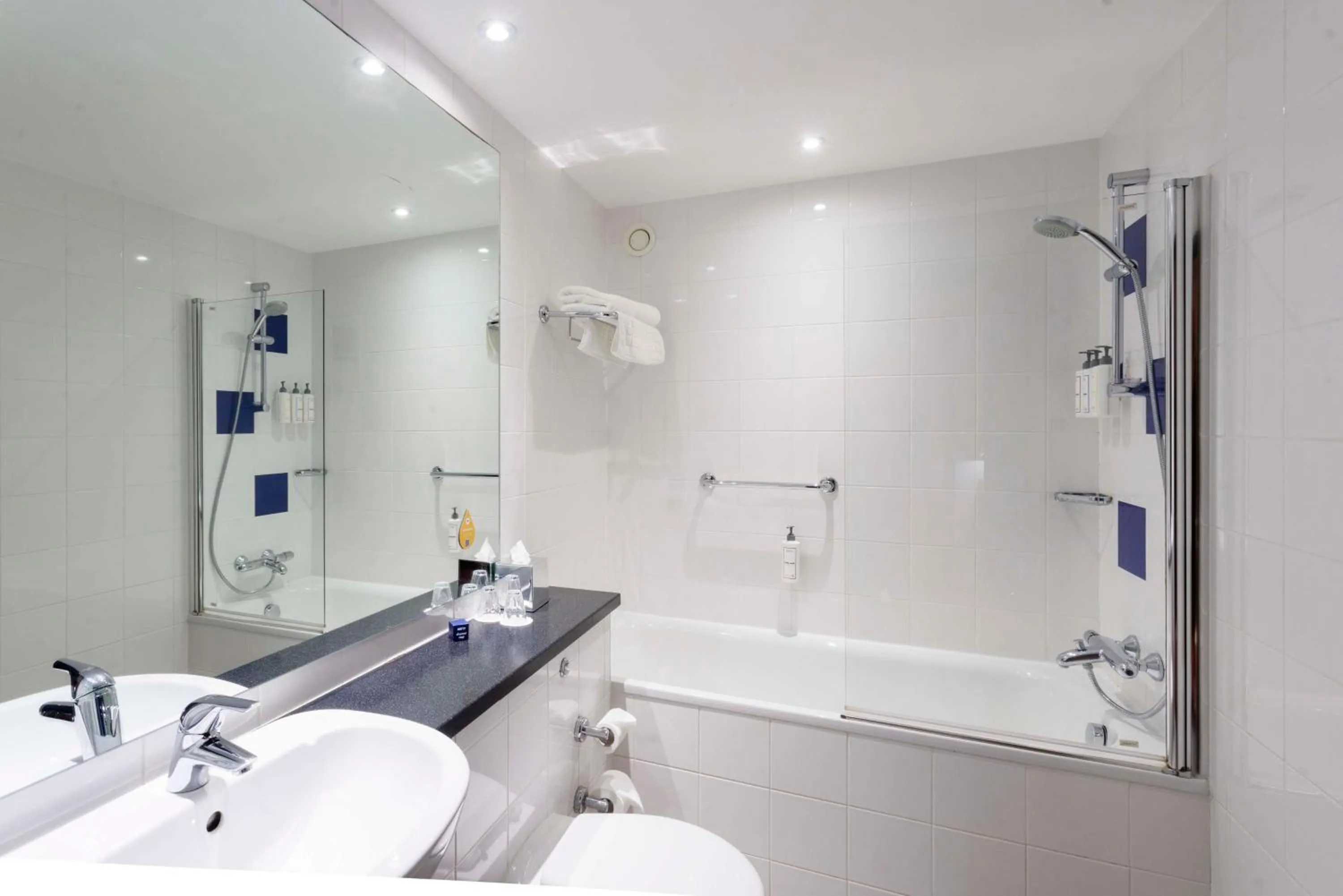 Bathroom in Park Inn by Radisson Aberdeen
