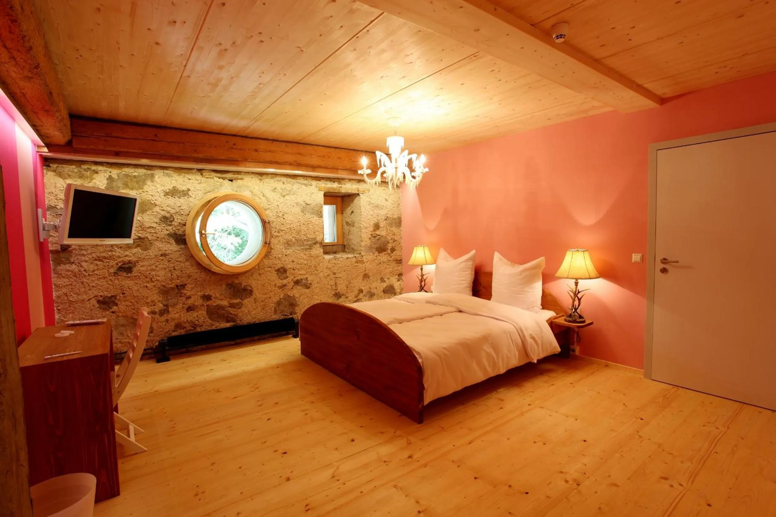 Photo of the whole room, Bed in hotel rainhof scheune & naturpark restaurant (Kirchzarten)