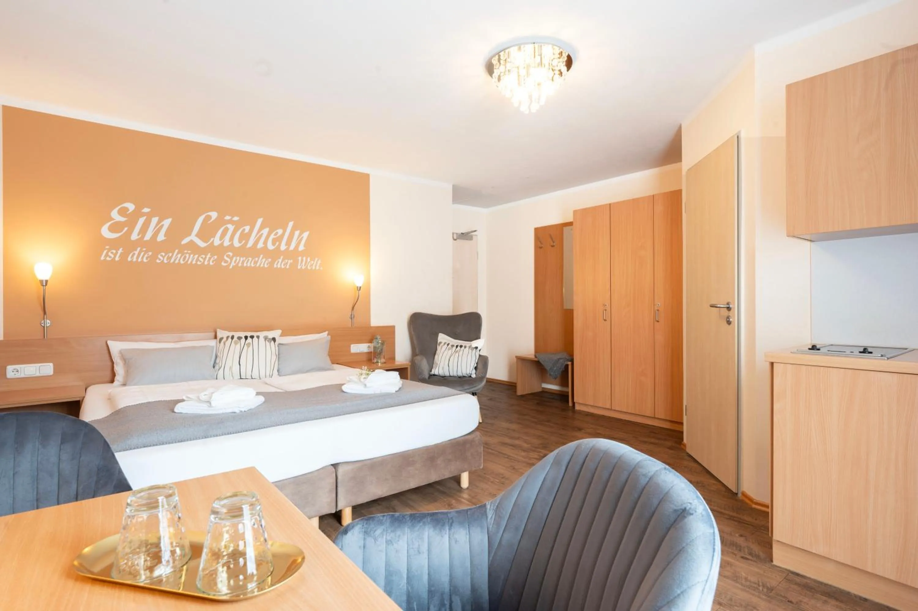 Living room, Bed in Gästehaus Zehmerhof bei Erding