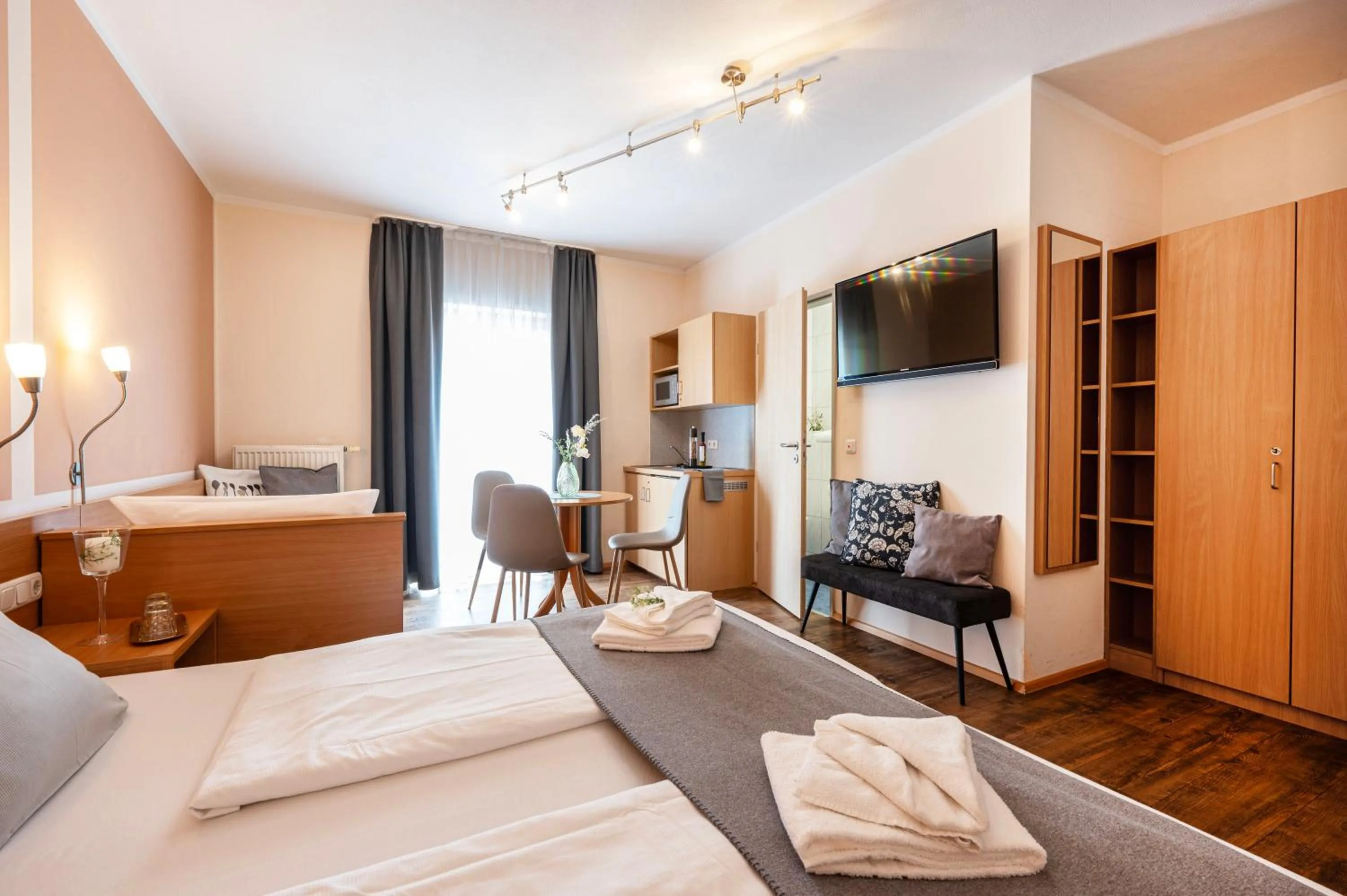 Bed in Gästehaus Zehmerhof bei Erding