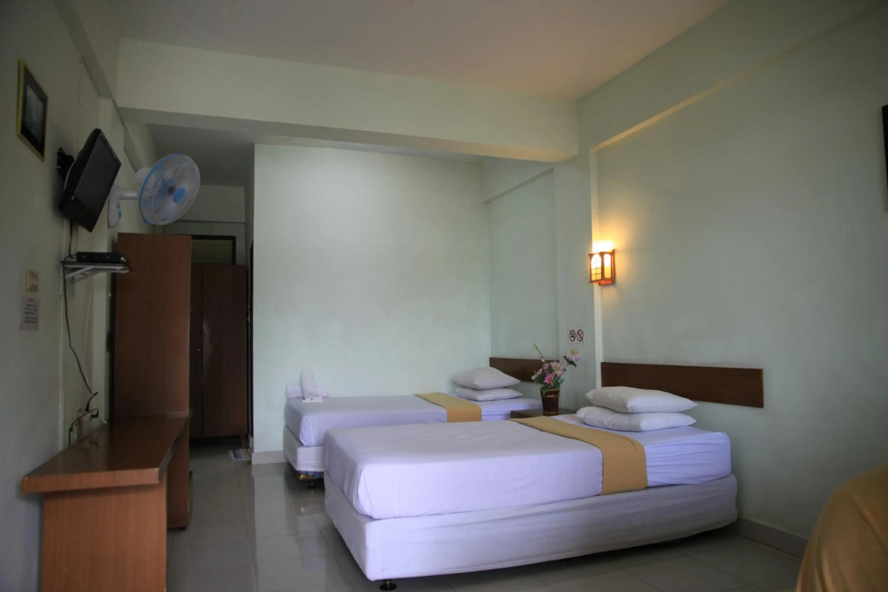 Bed in Pandu Lakeside Hotel Parapat