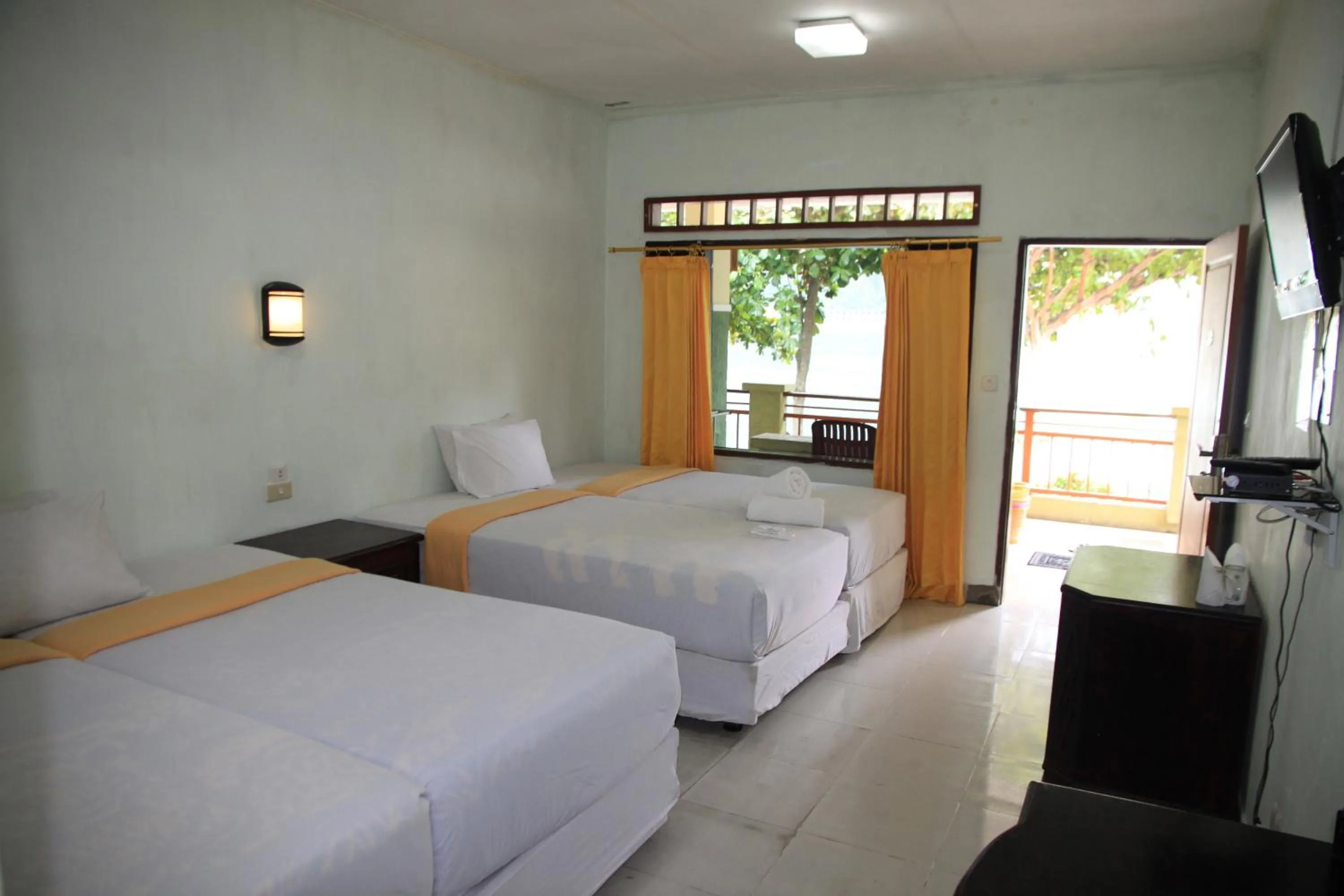 Bed in Pandu Lakeside Hotel Parapat