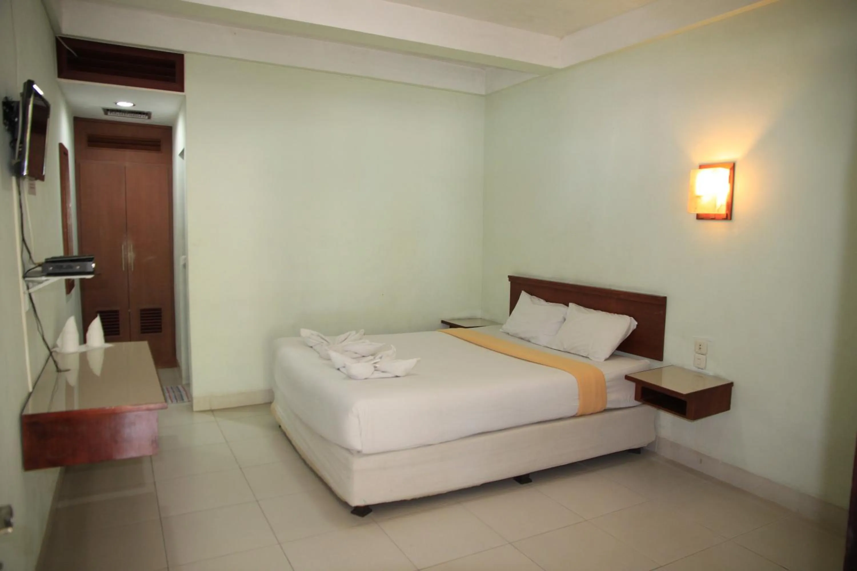 Bed in Pandu Lakeside Hotel Parapat