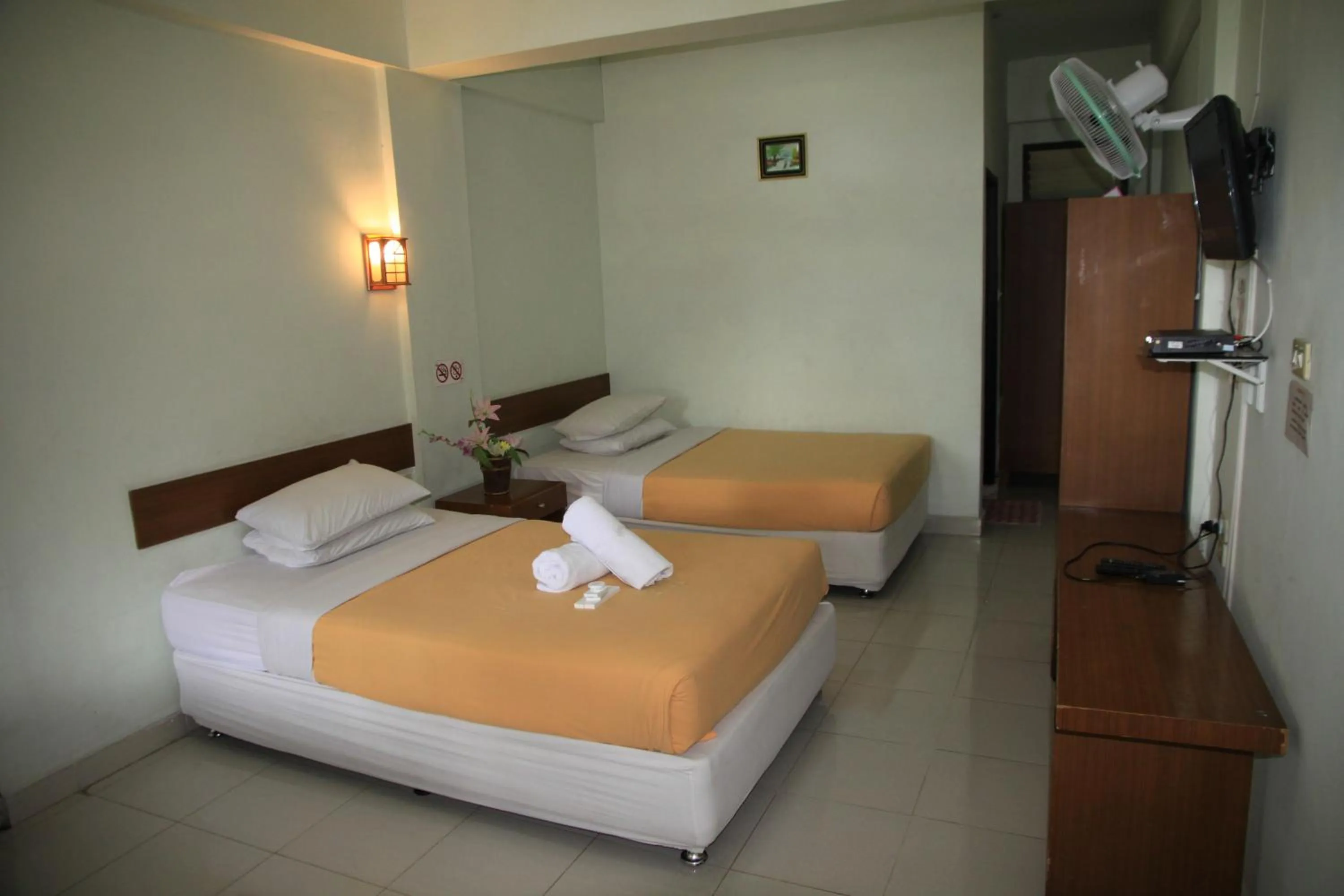 Bed in Pandu Lakeside Hotel Parapat