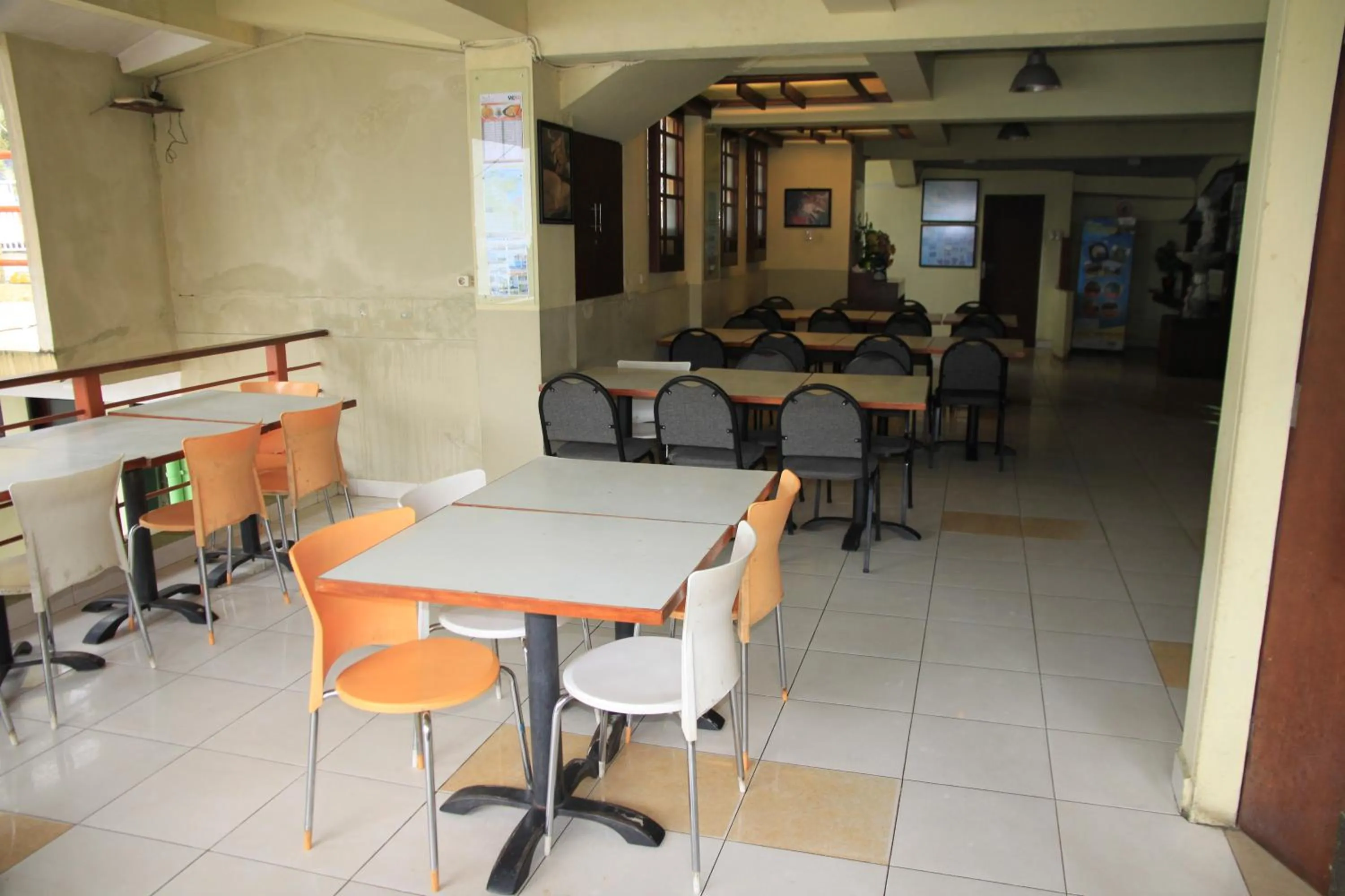 Restaurant/places to eat in Pandu Lakeside Hotel Parapat