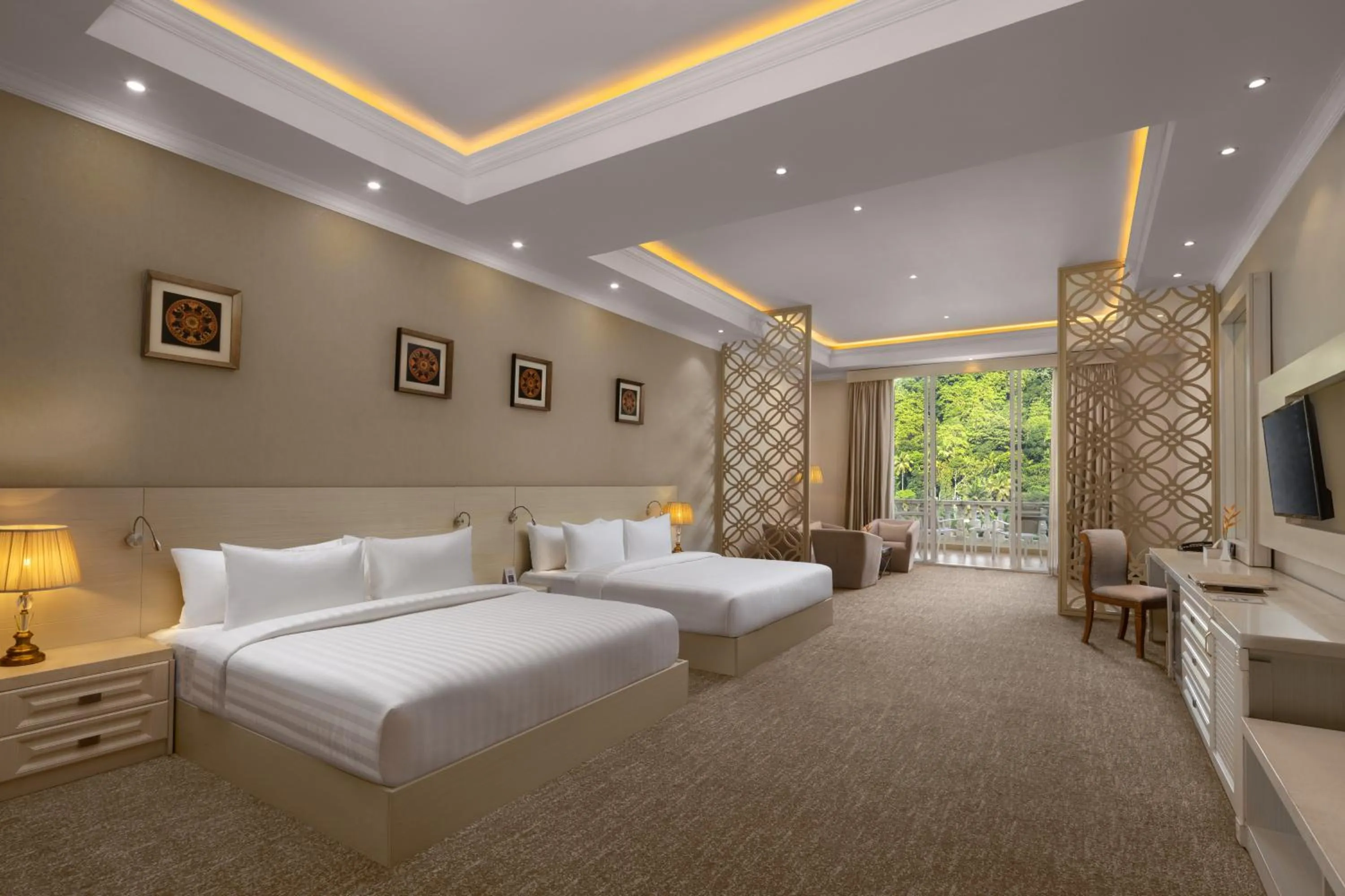 Bed in The Golden Crown Hotel
