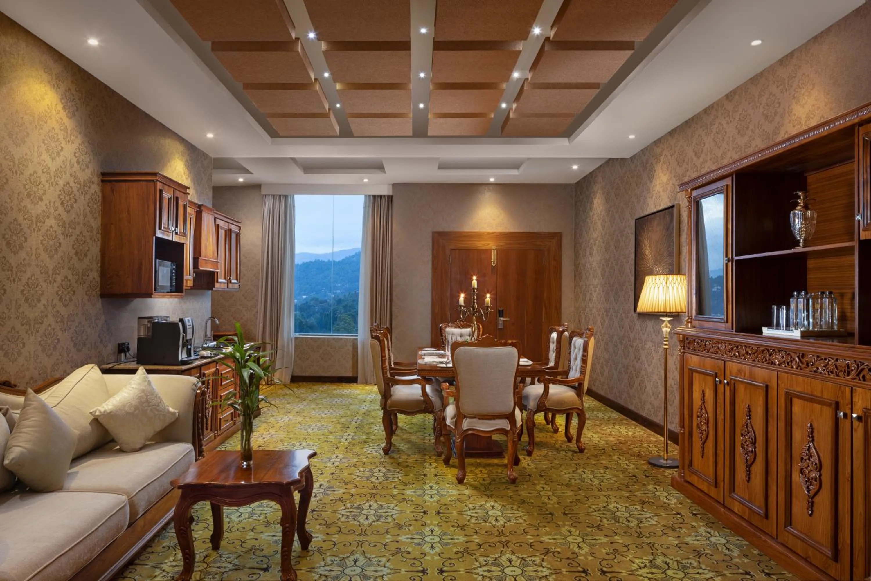 Coffee/tea facilities in The Golden Crown Hotel