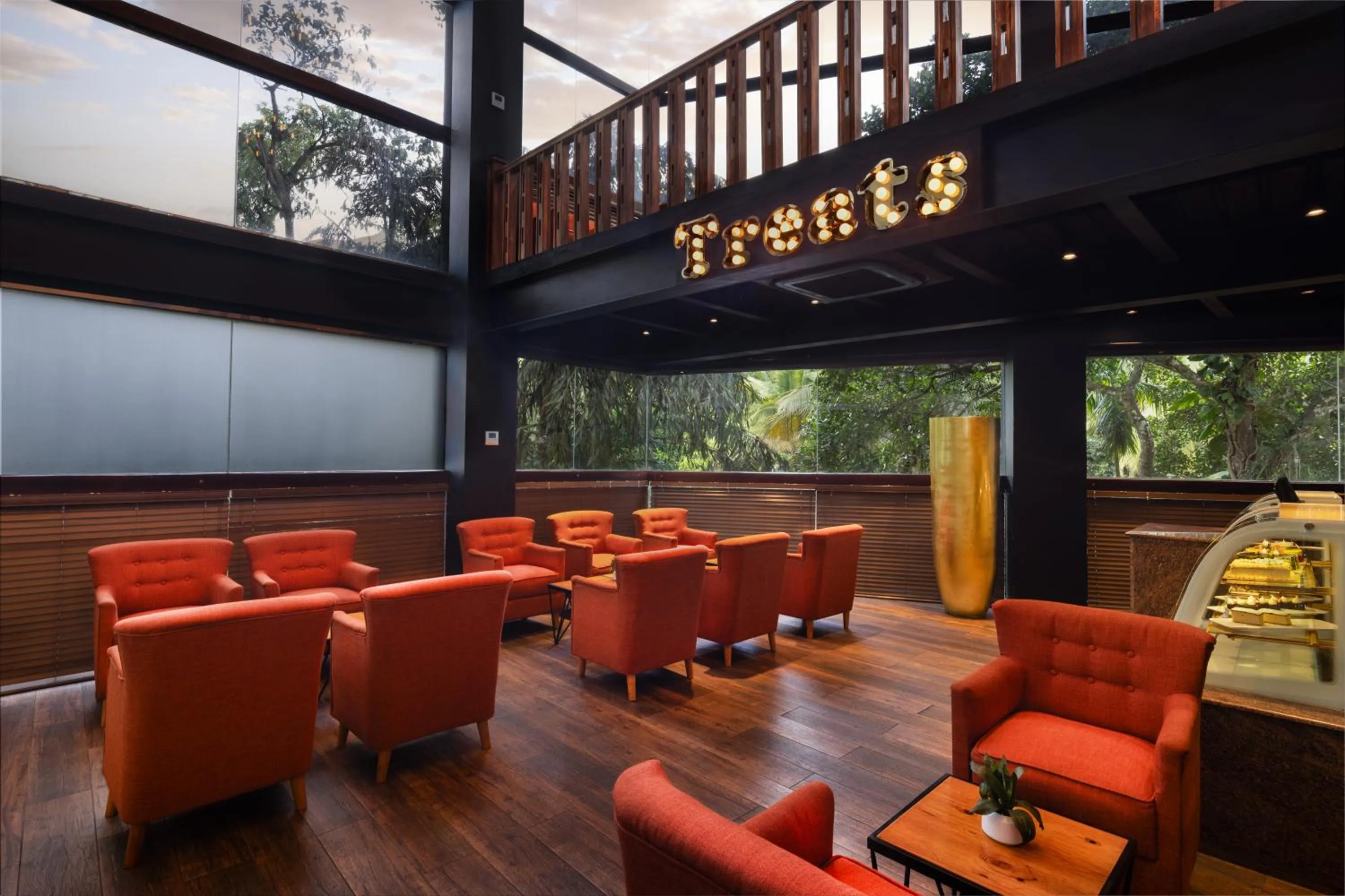 Restaurant/places to eat in The Golden Crown Hotel