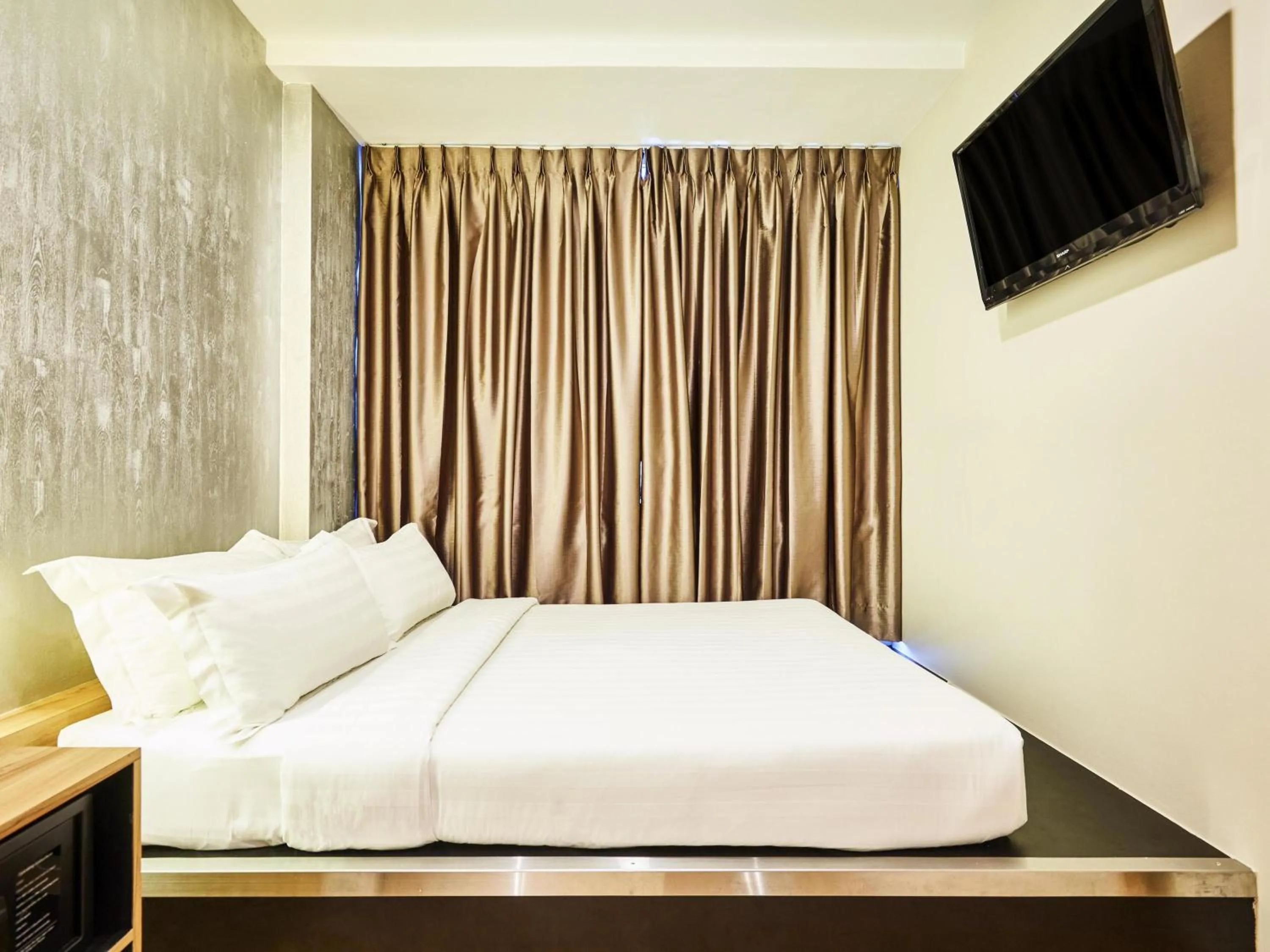 Bedroom, Bed in ibis budget Singapore West Coast