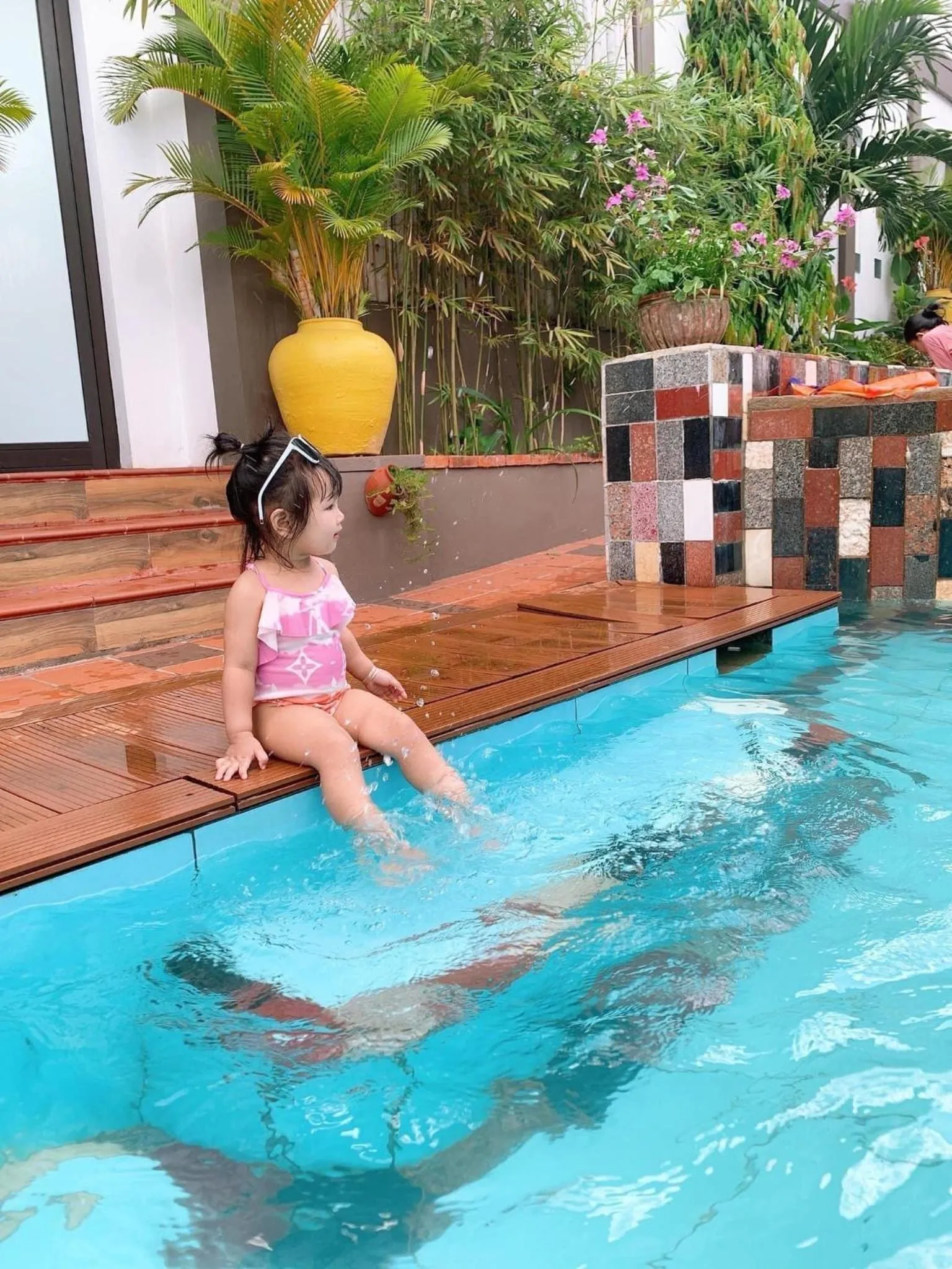 Swimming pool in Victory Road Villas