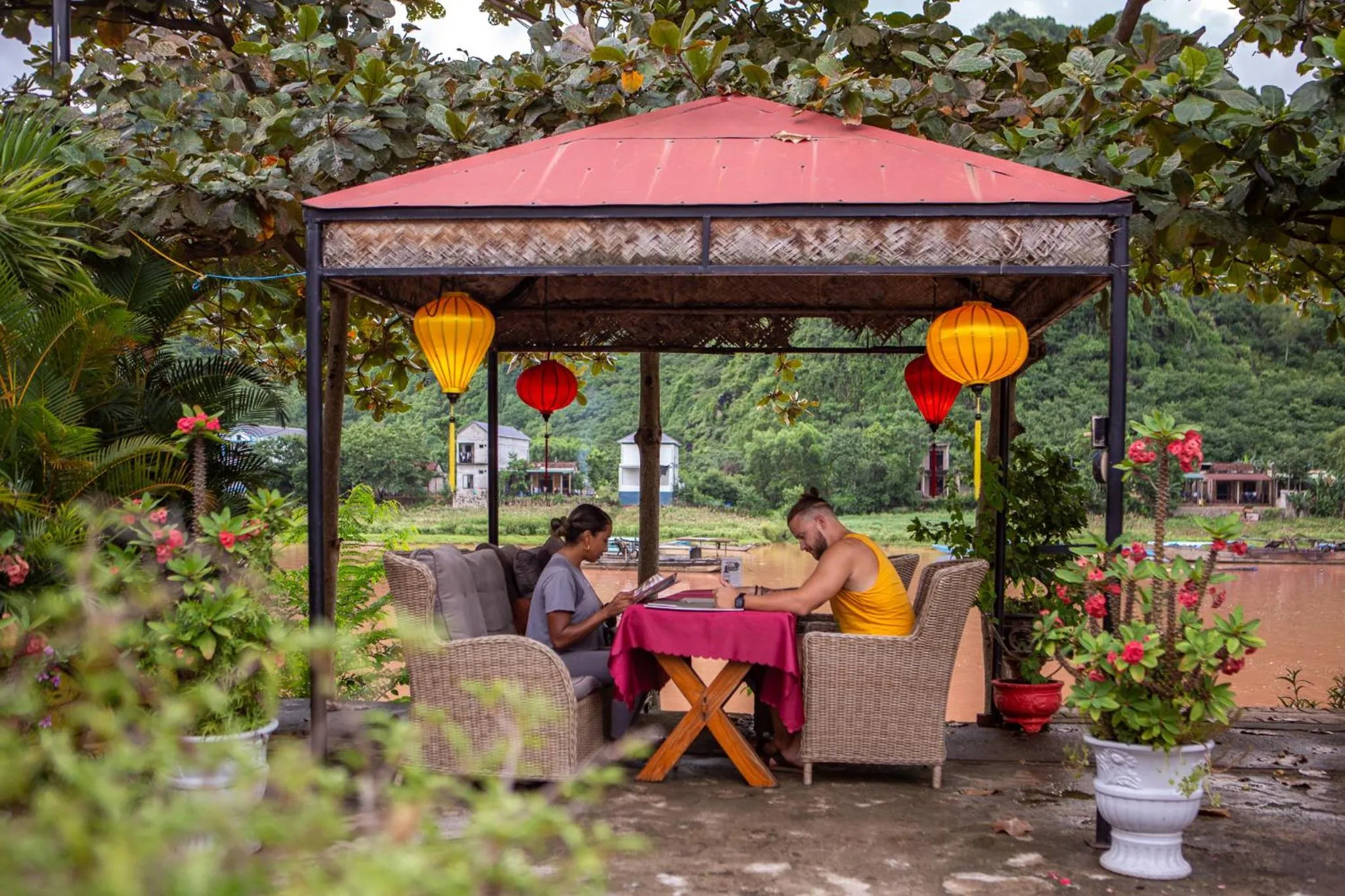 Restaurant/places to eat in Victory Road Villas