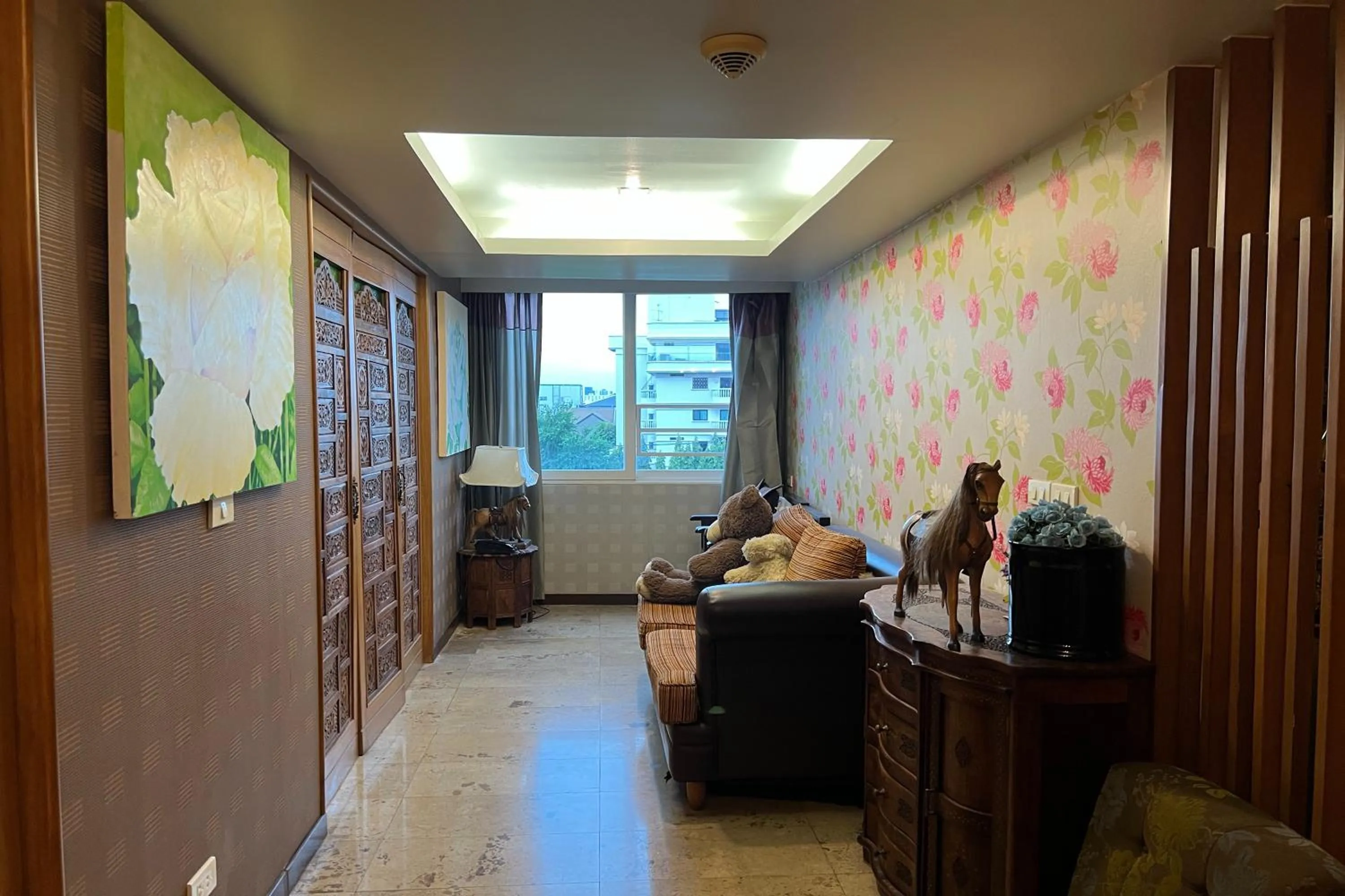 Seating area in Sabai Sabai@Sukhumvit Hotel