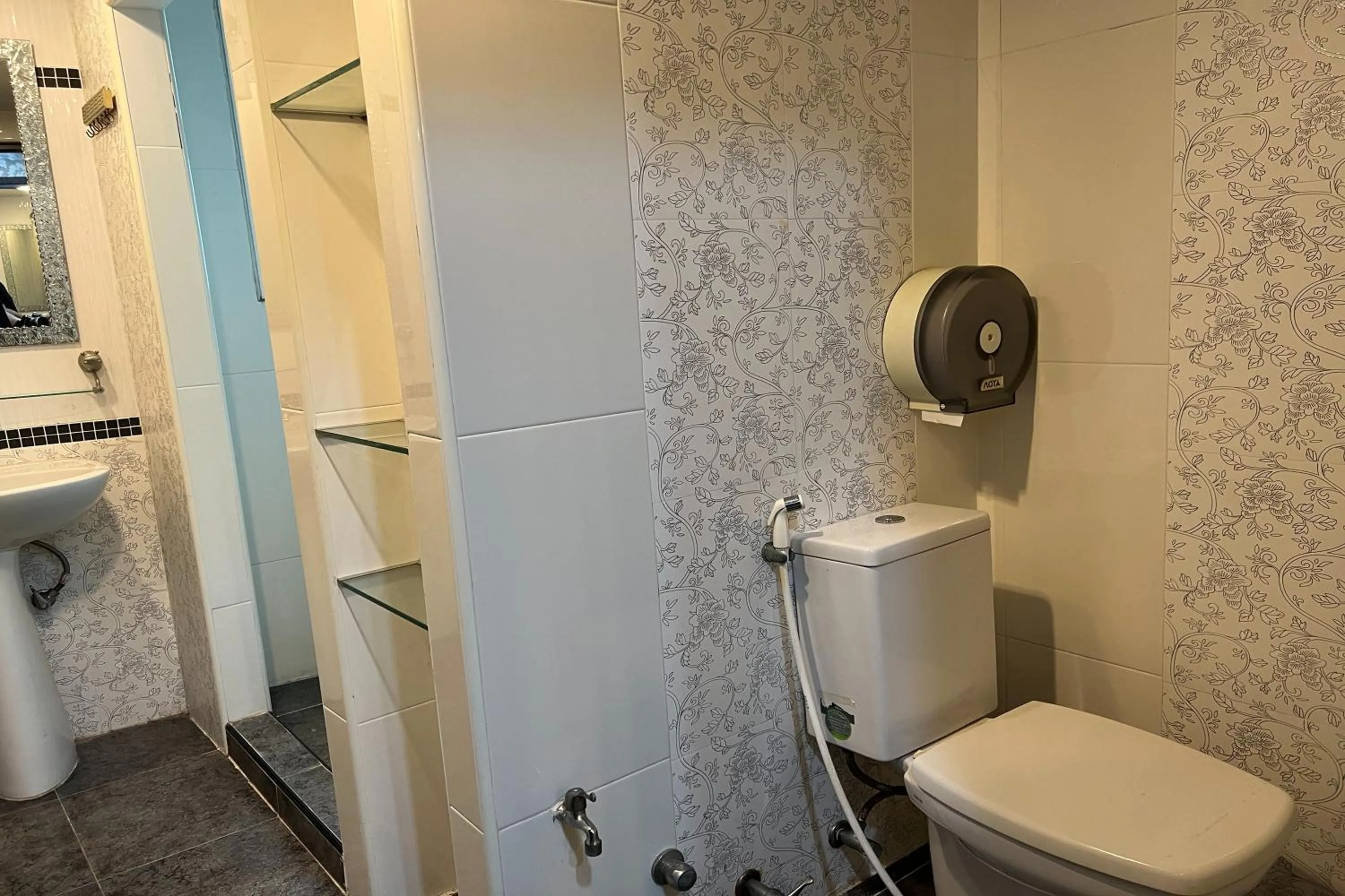 Toilet in Sabai Sabai@Sukhumvit Hotel