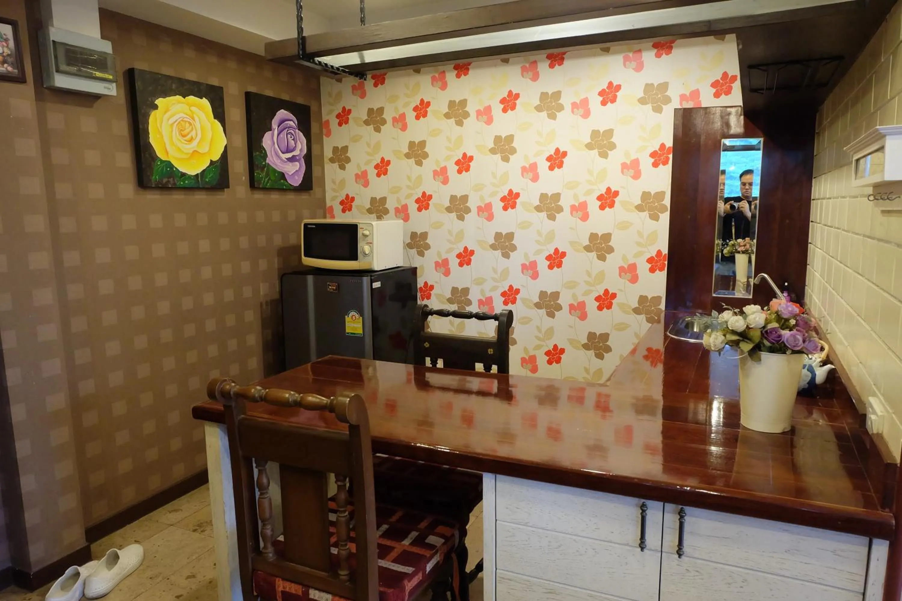 Kitchen or kitchenette in Sabai Sabai@Sukhumvit Hotel