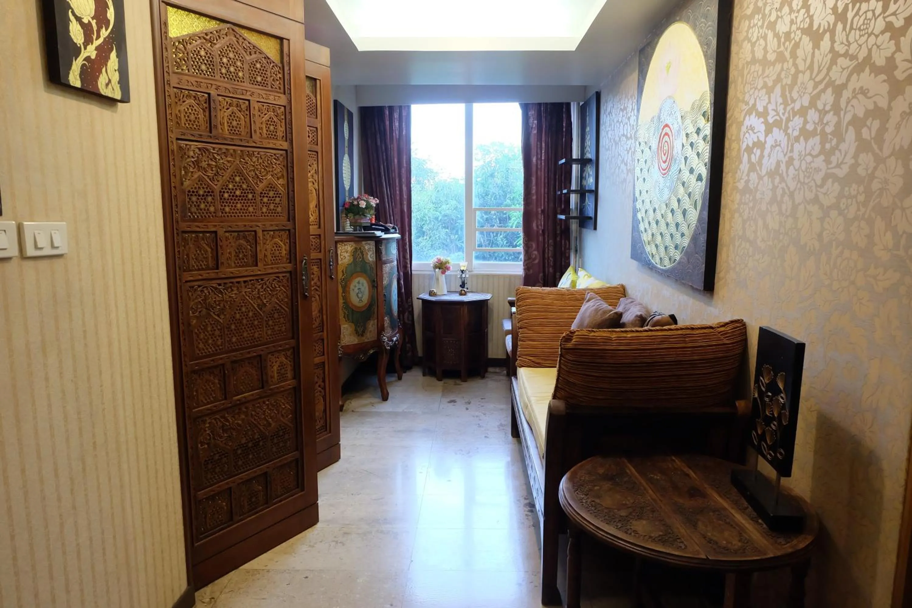 Seating area in Sabai Sabai@Sukhumvit Hotel