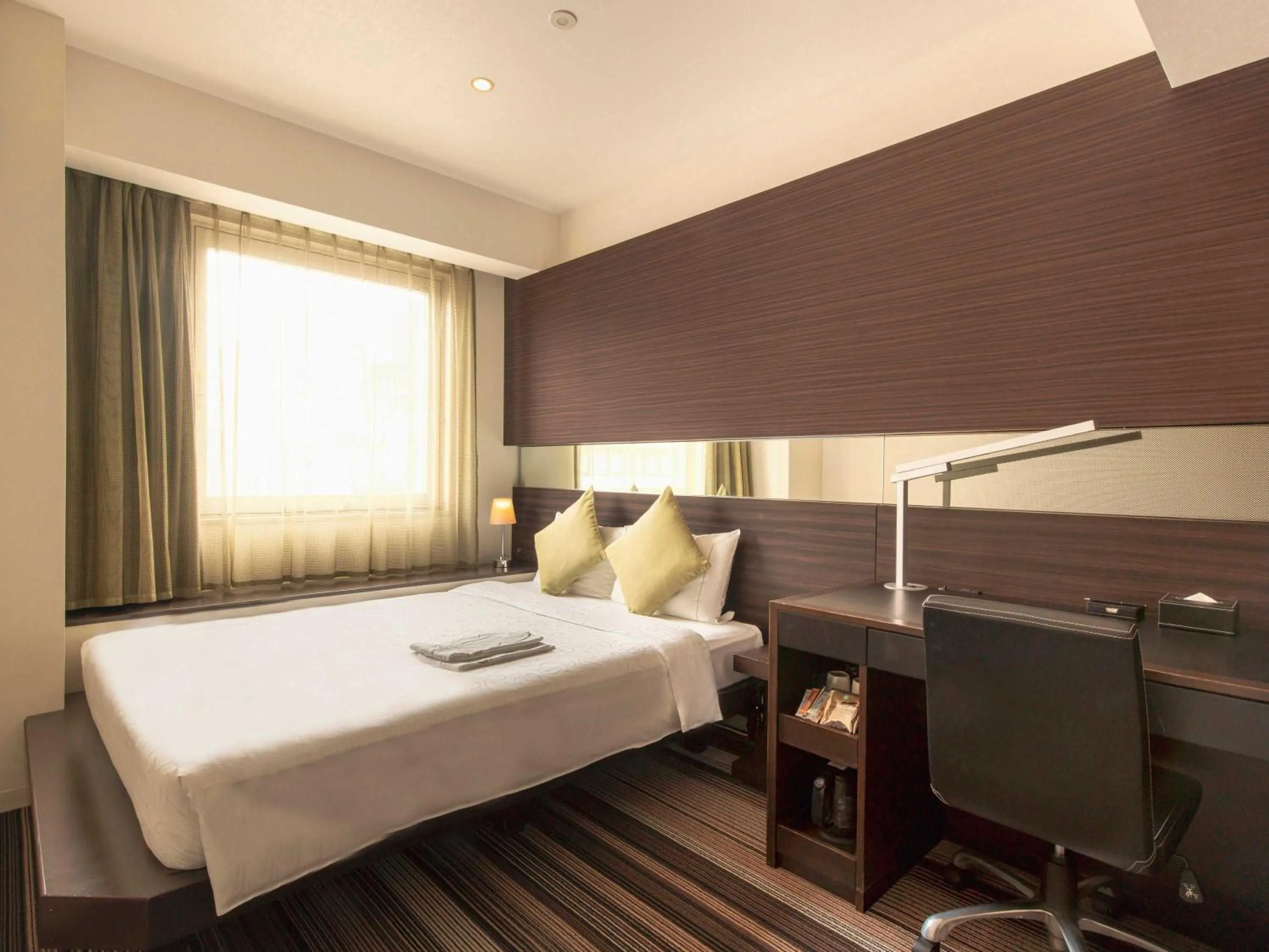 Photo of the whole room, Bed in Hotel Brighton City Osaka Kitahama