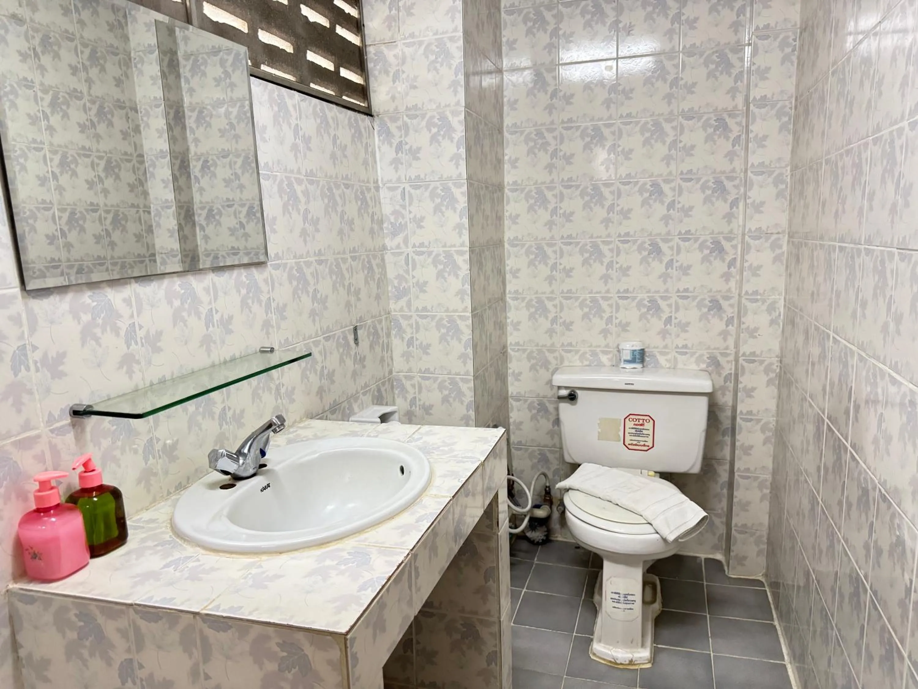 Bathroom in Lai Thai Guest House