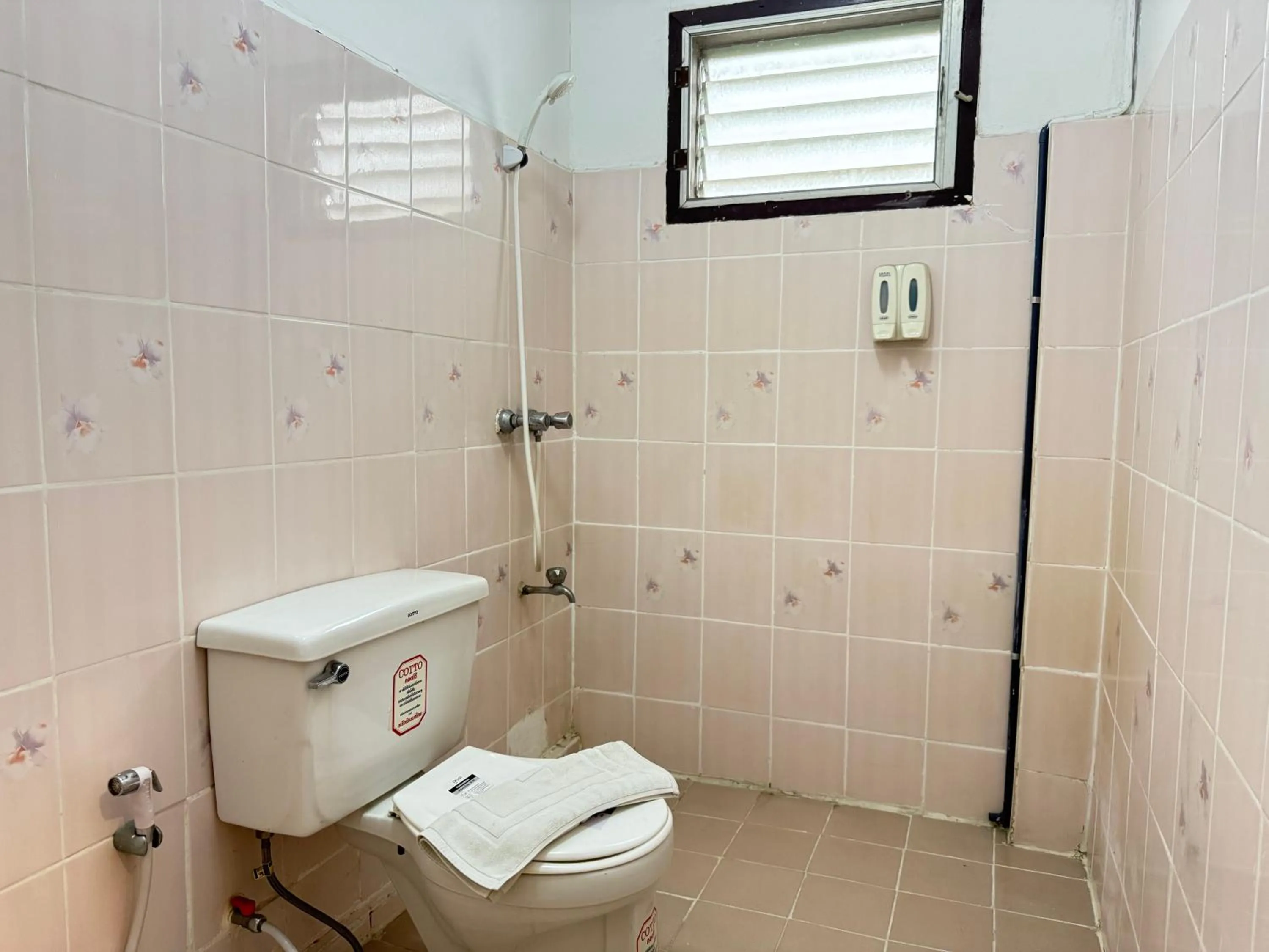 Bathroom in Lai Thai Guest House