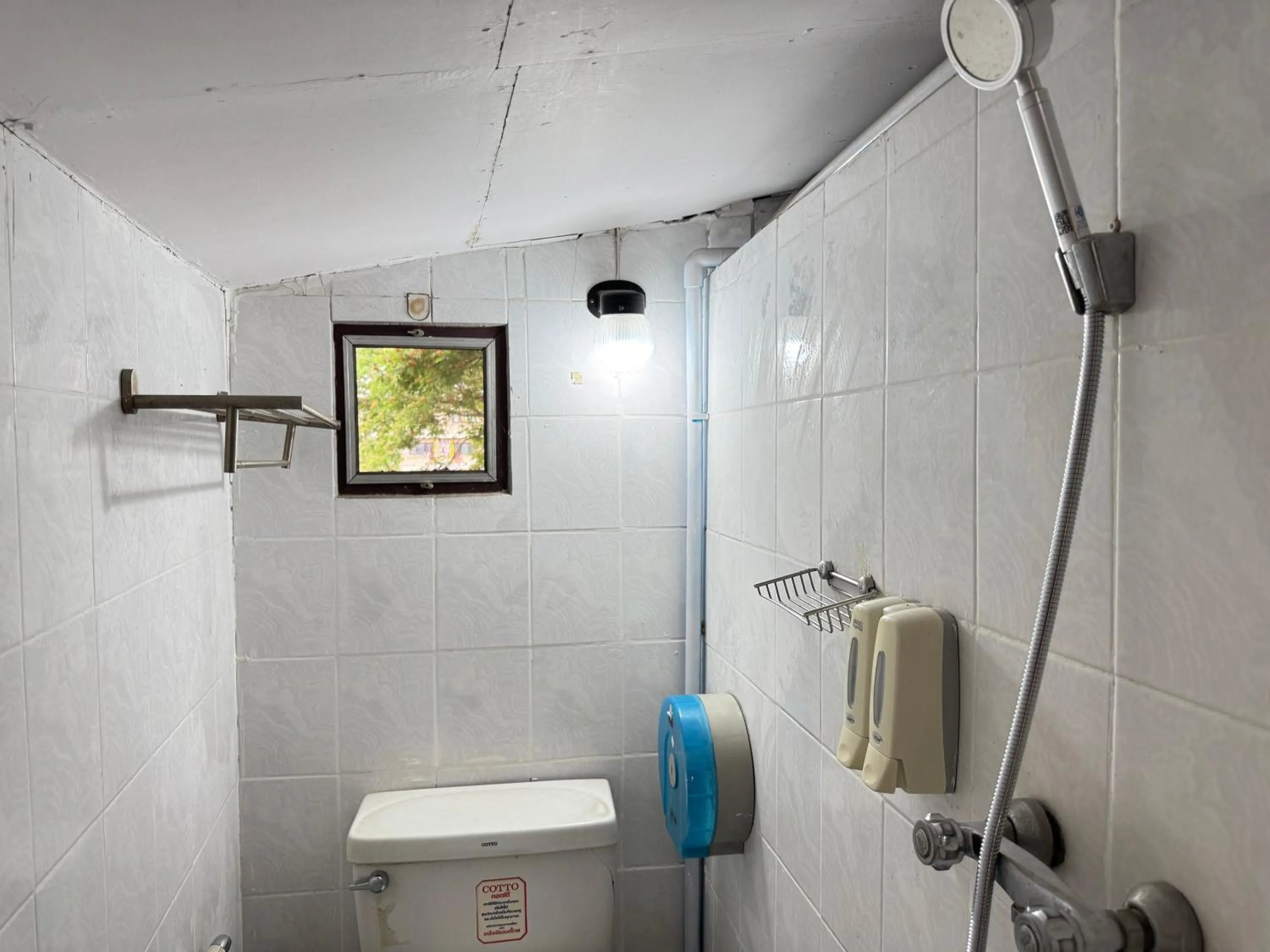 Bathroom in Lai Thai Guest House