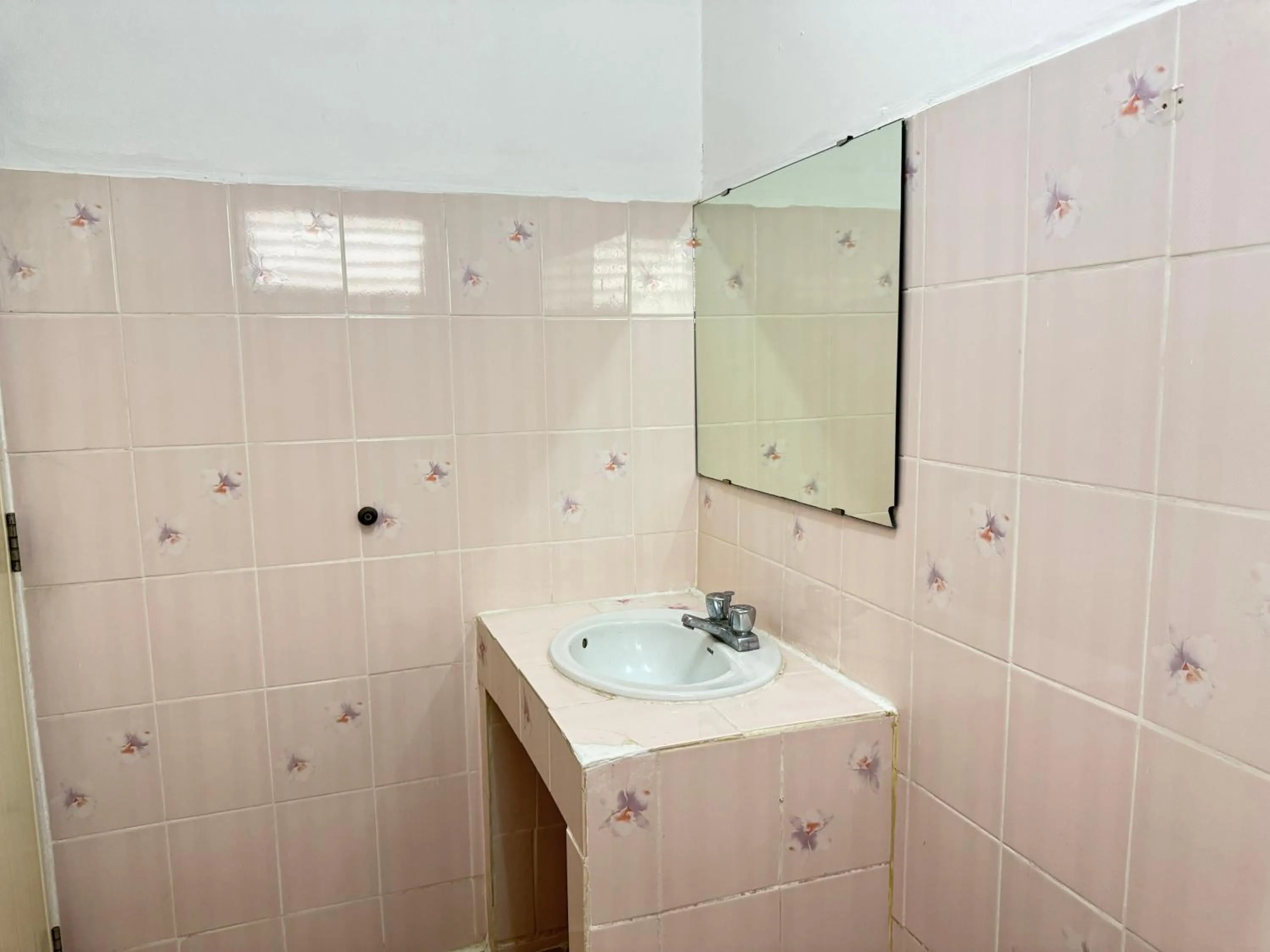 Bathroom in Lai Thai Guest House