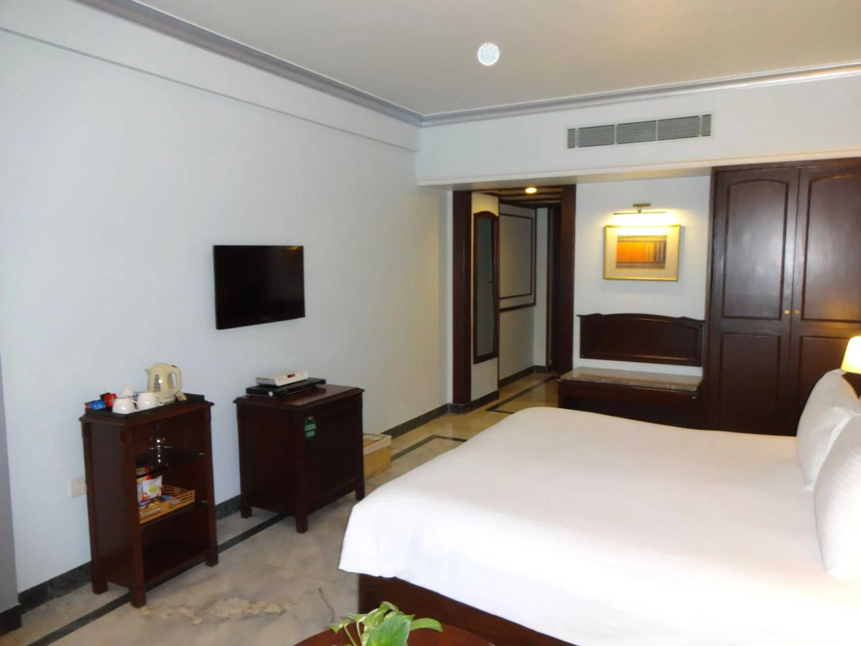 Photo of the whole room, Bed in Radha Regent, Chennai