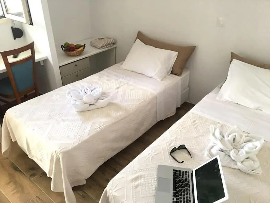 Bedroom, Bed in Elizabeth Suites