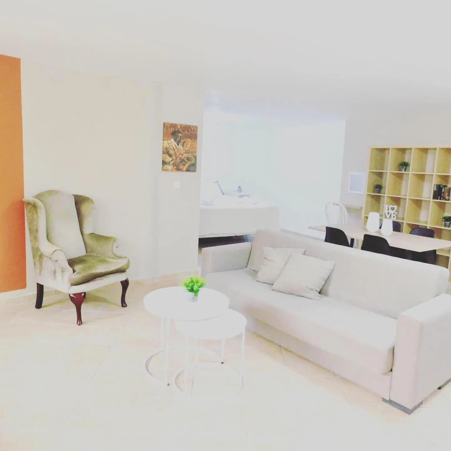 Seating area in Elizabeth Suites