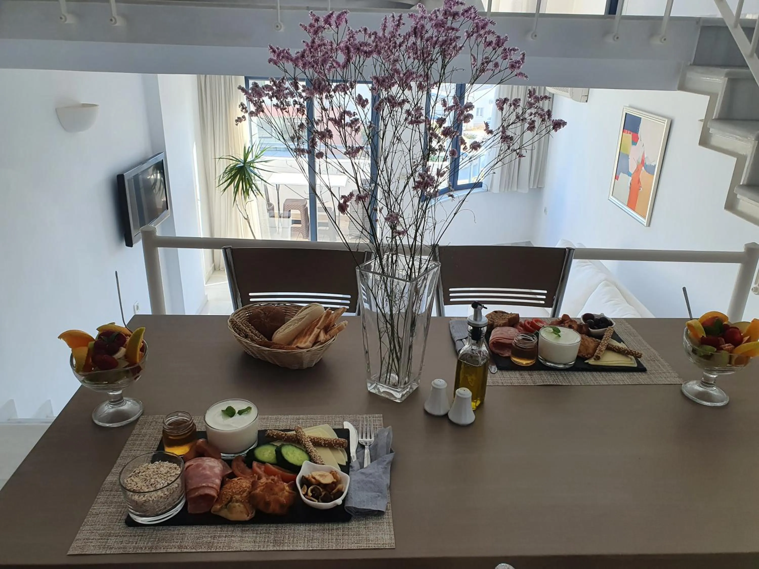Dining area in Elizabeth Suites