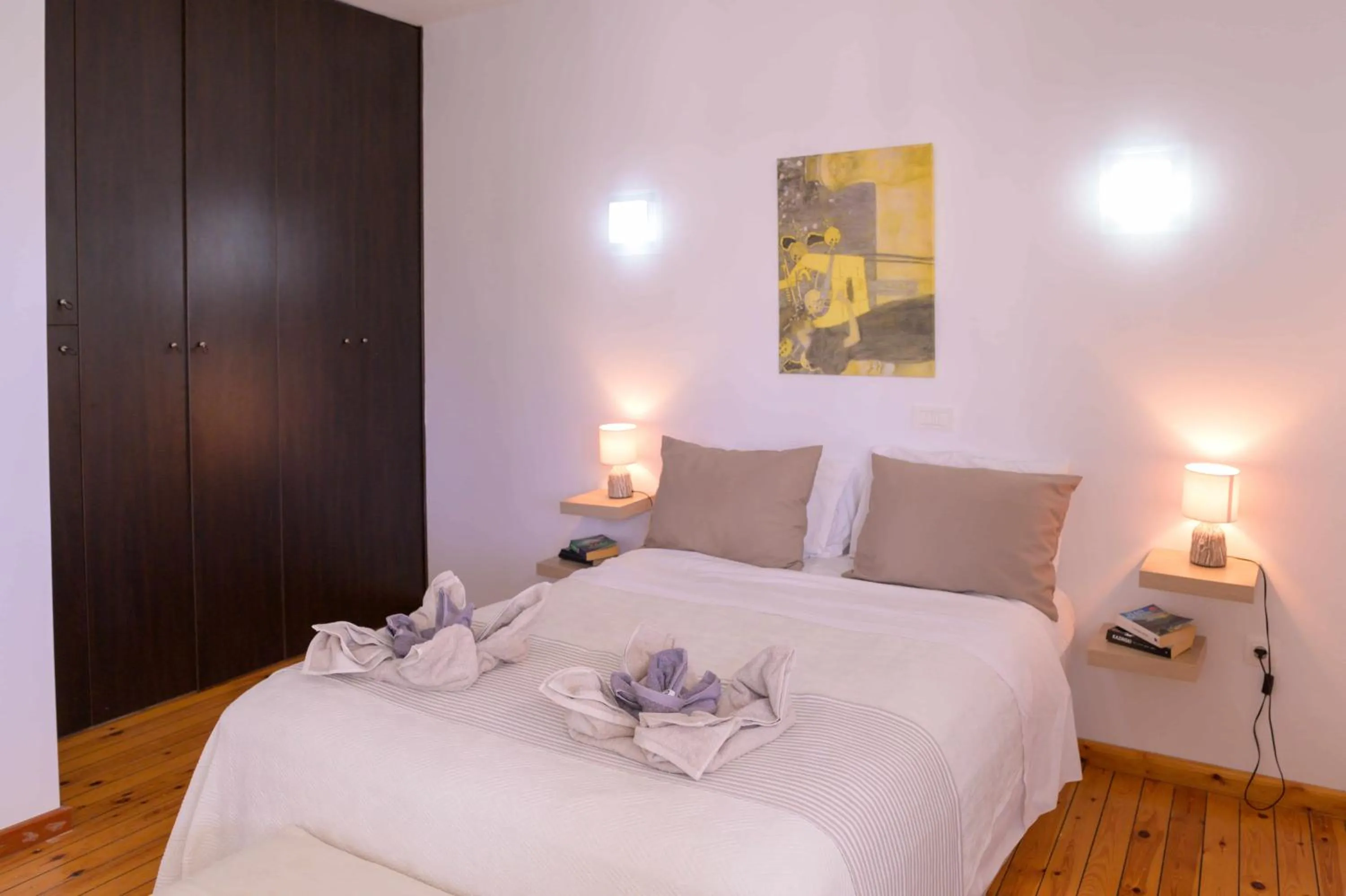 Bed in Elizabeth Suites