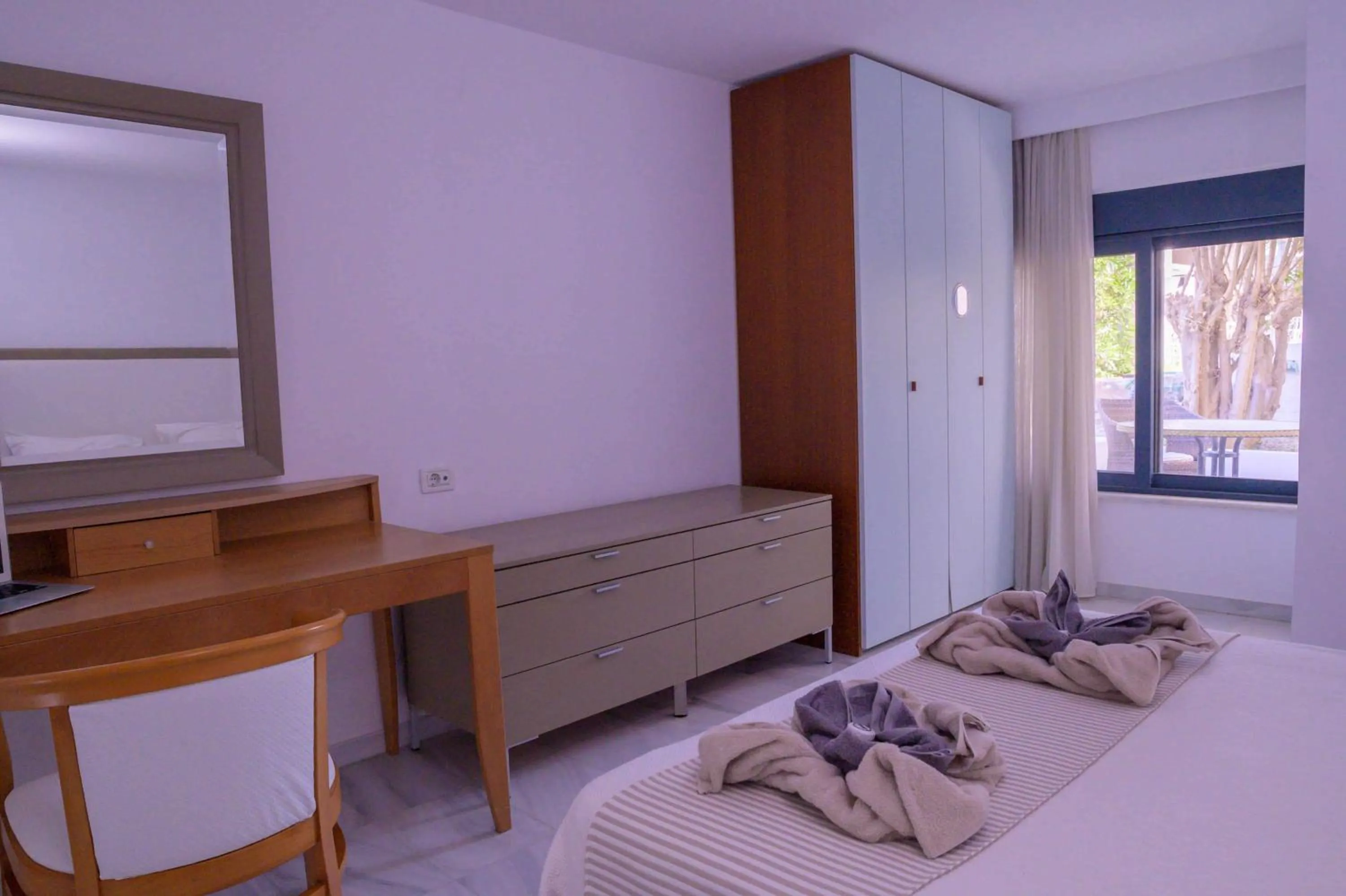 Bed in Elizabeth Suites