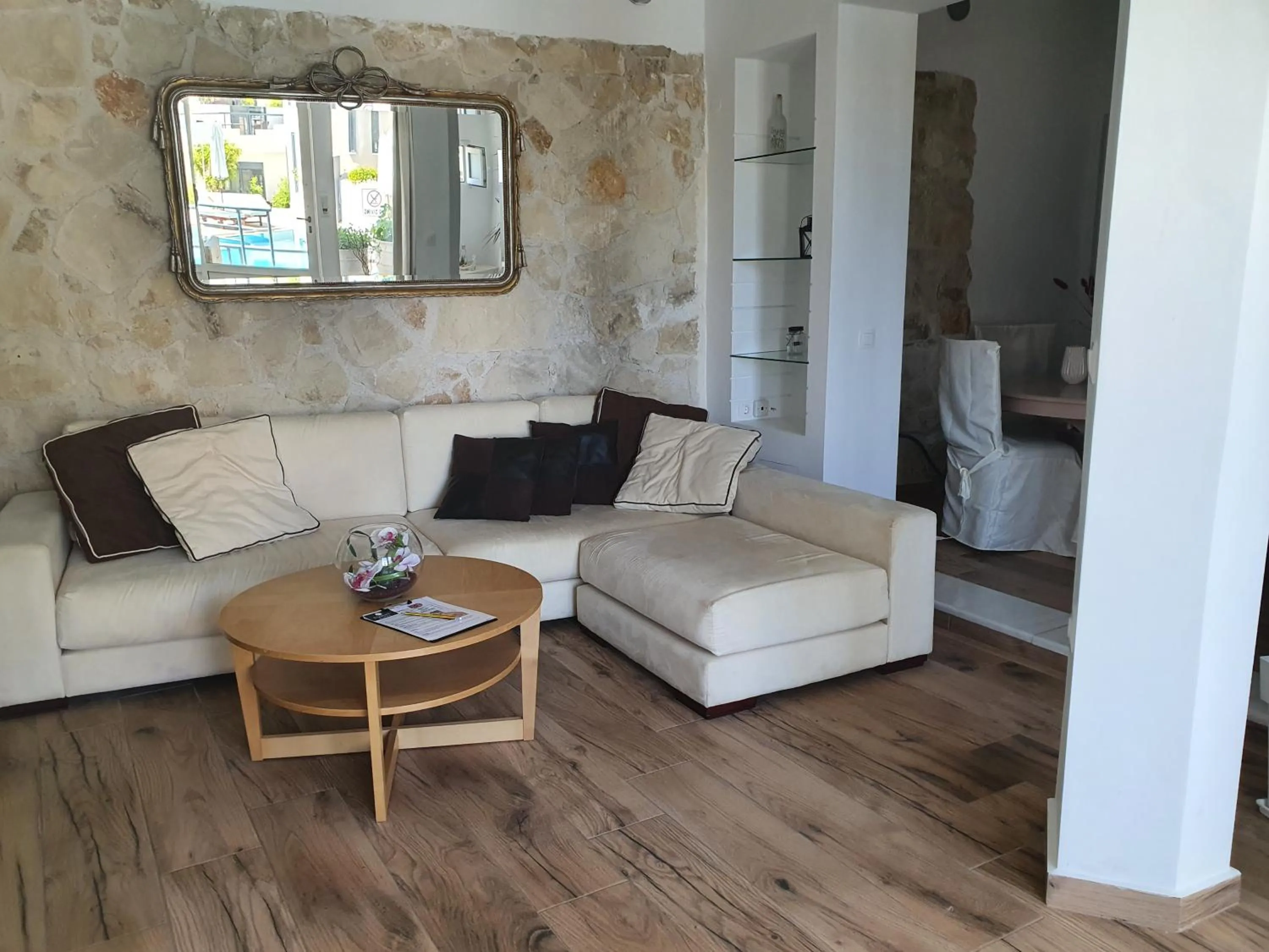 Dining area in Elizabeth Suites