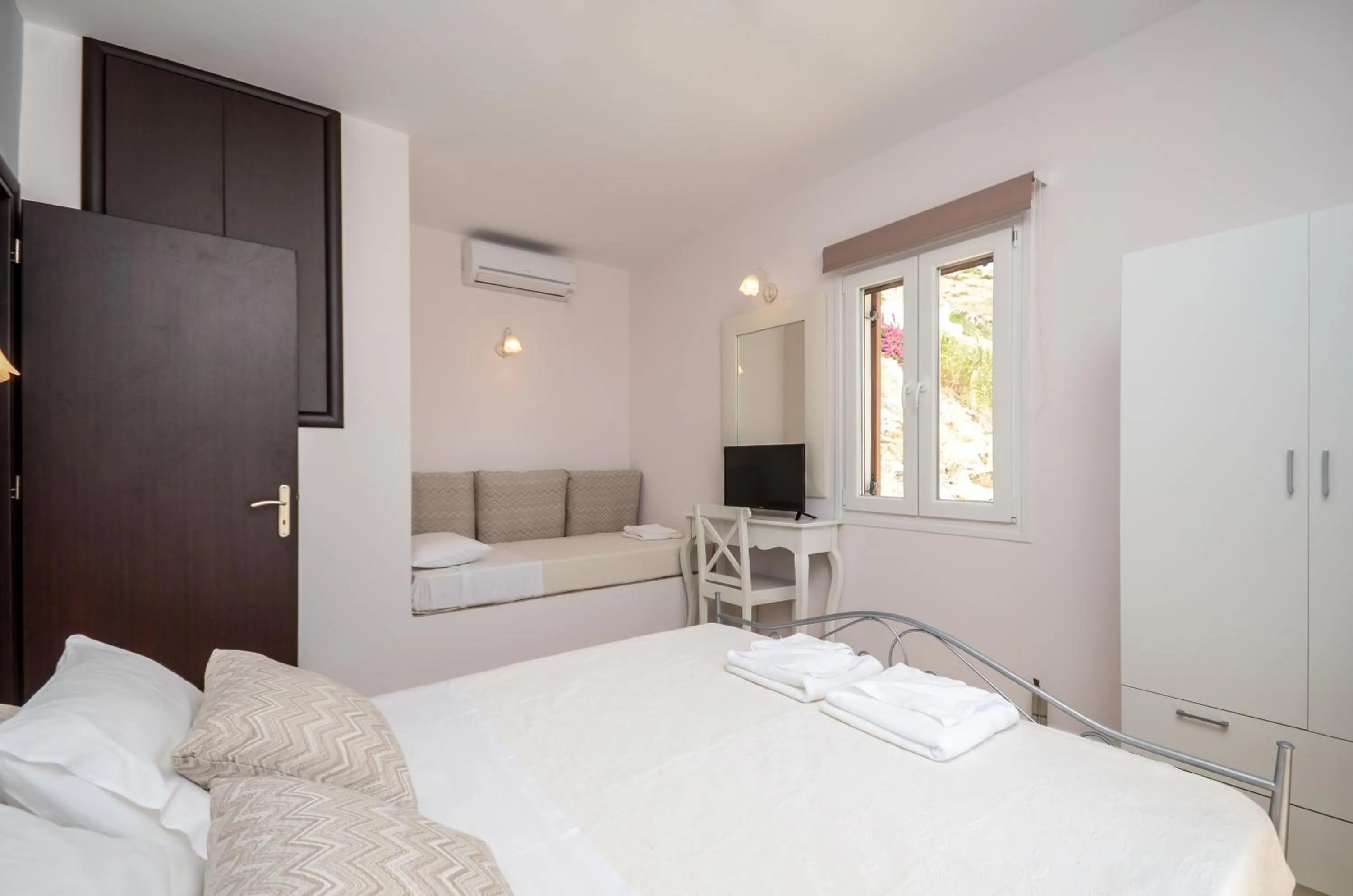 Spring, Bed in Naxos Luxury Villas