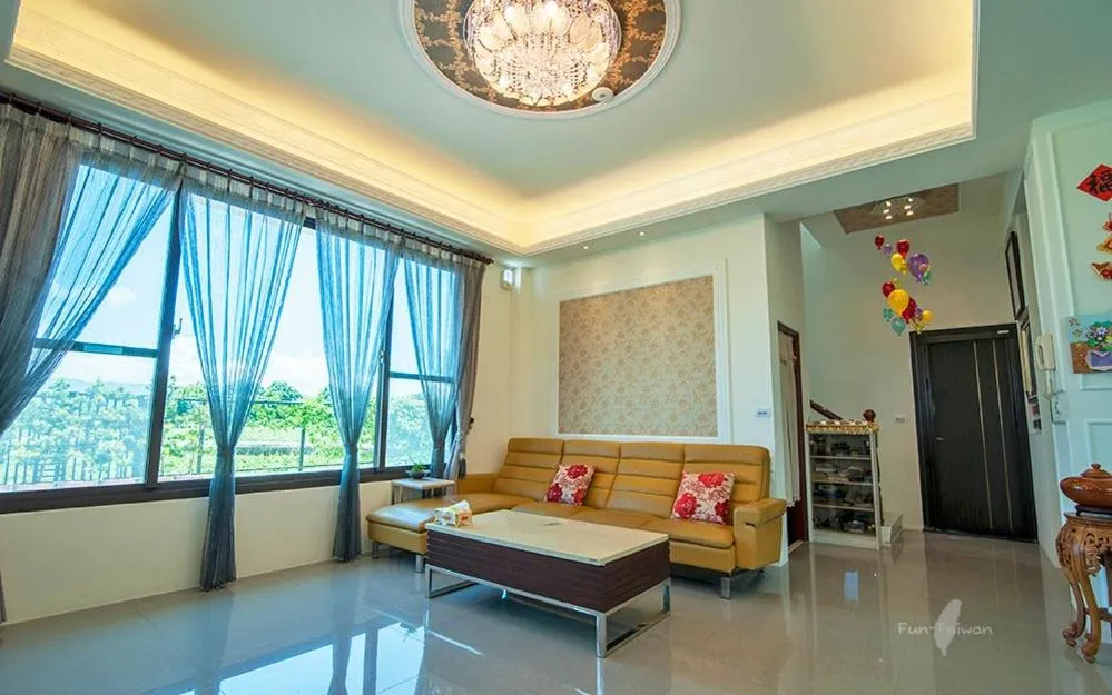 Decorative detail in A bluegrass music