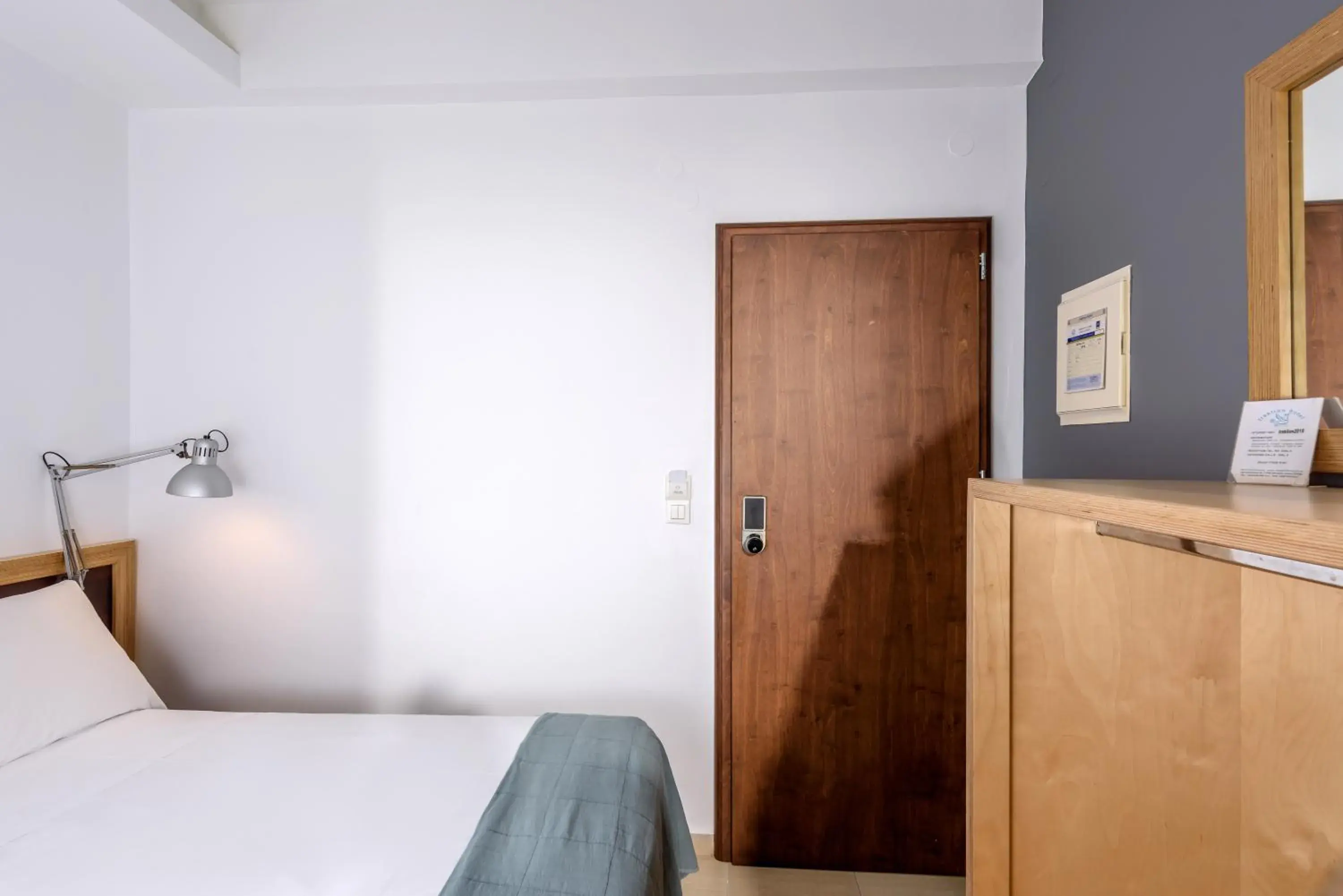 Single Room in Iraklion Hotel Single Room in Iraklion Hotel