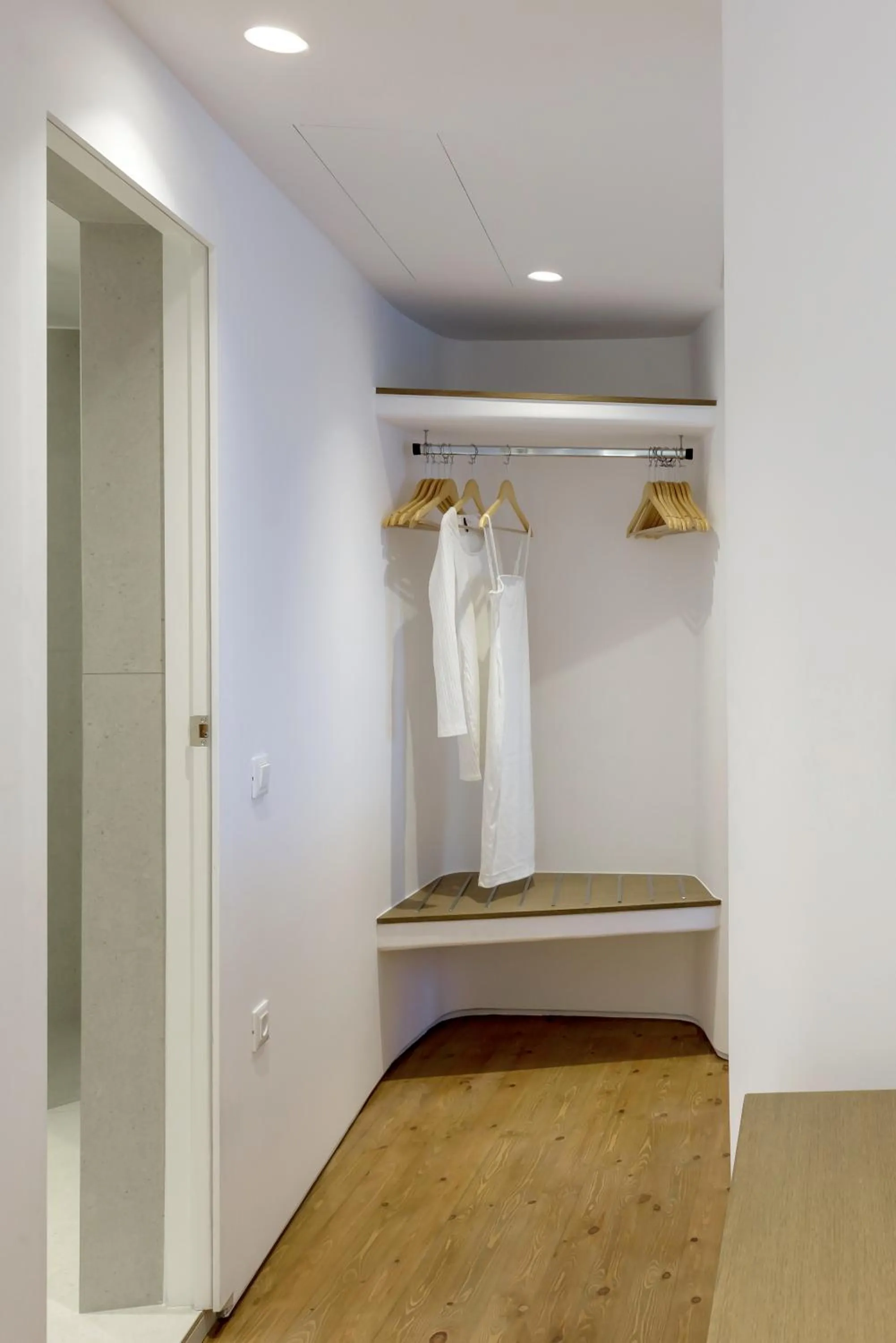 wardrobe, Bed in Iraklion Hotel