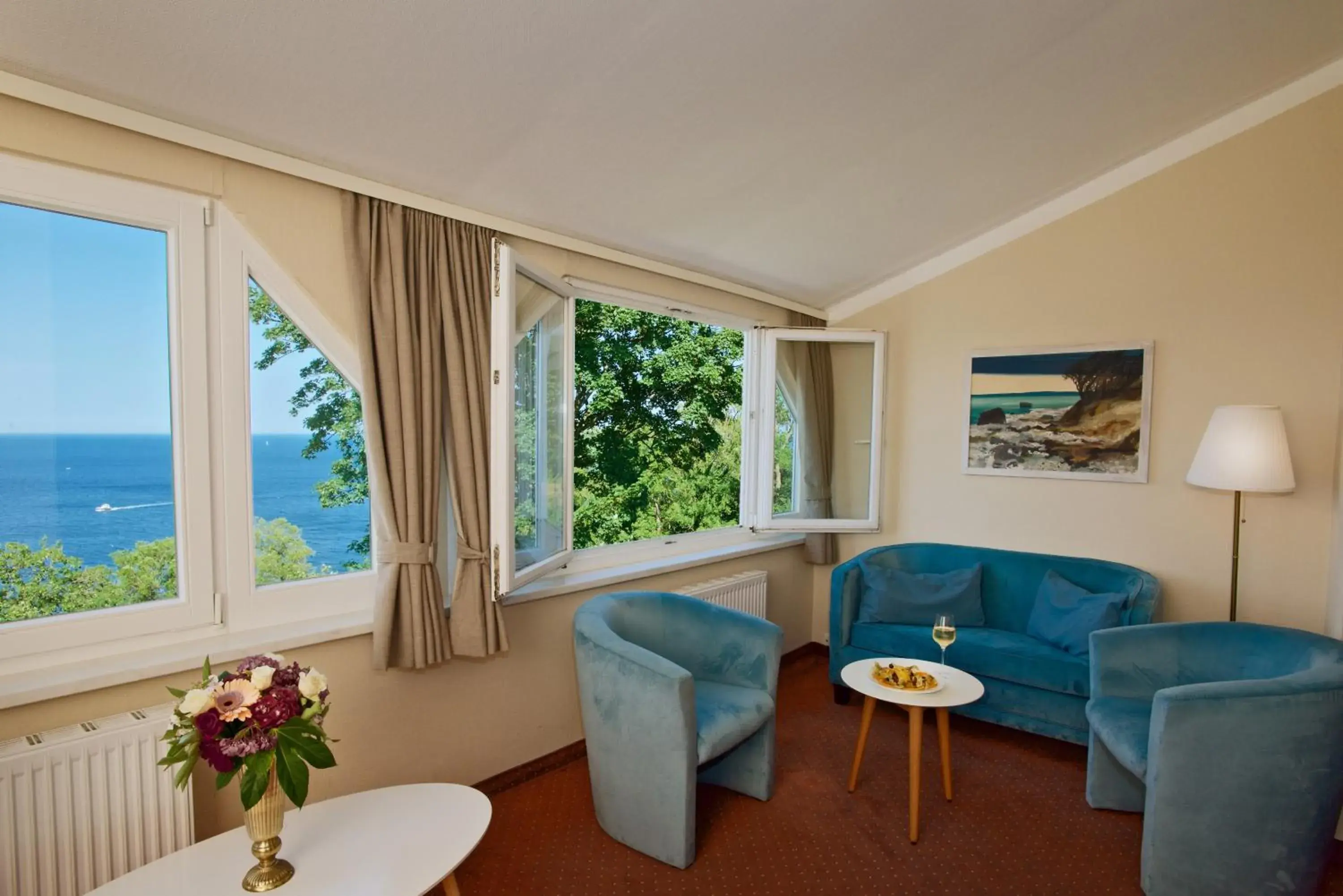 Suite with Sea View - single occupancy - Main Building in Panorama Hotel Lohme Suite with Sea View - single occupancy - Main Building in Panorama Hotel Lohme