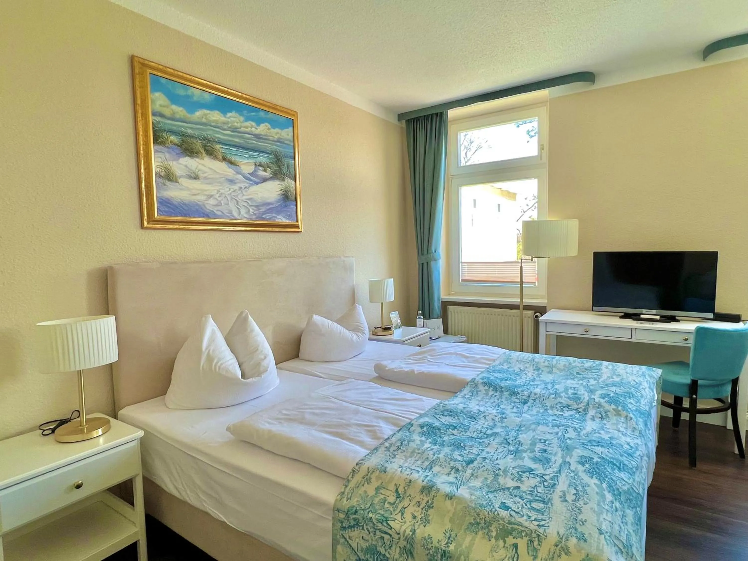 Photo of the whole room, Bed in Panorama Hotel Lohme