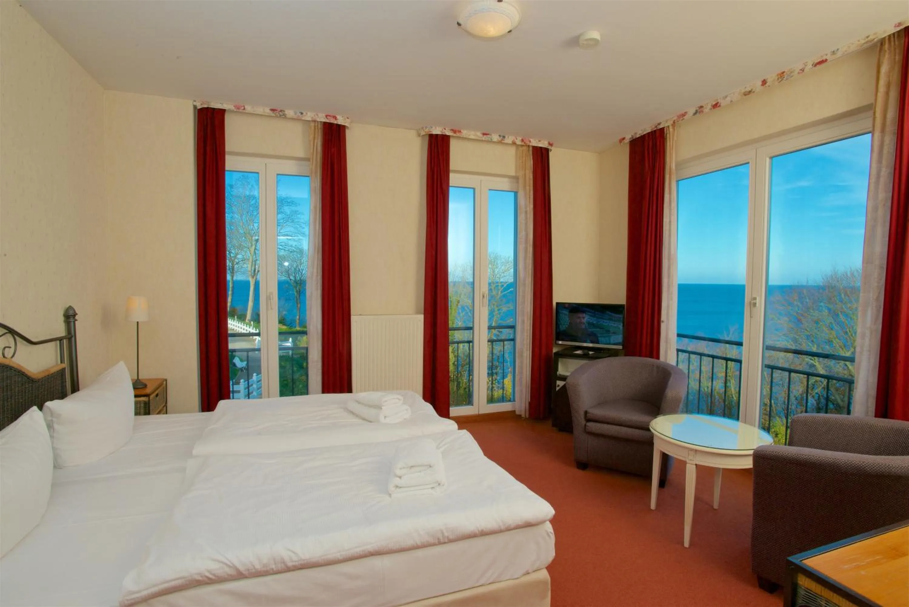 Photo of the whole room, Bed in Panorama Hotel Lohme