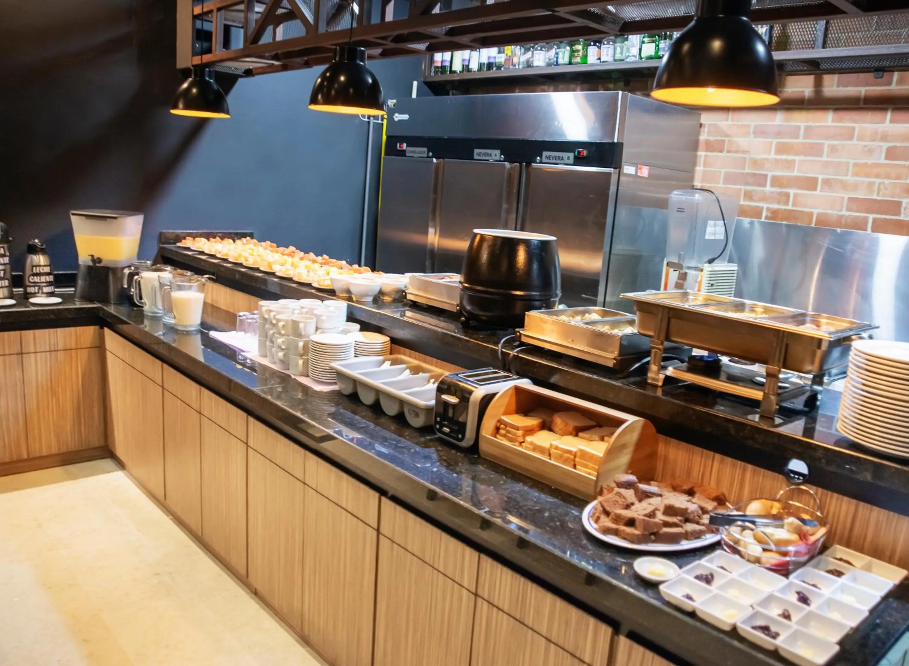 Restaurant/places to eat in Hotel Santa Barbara Real