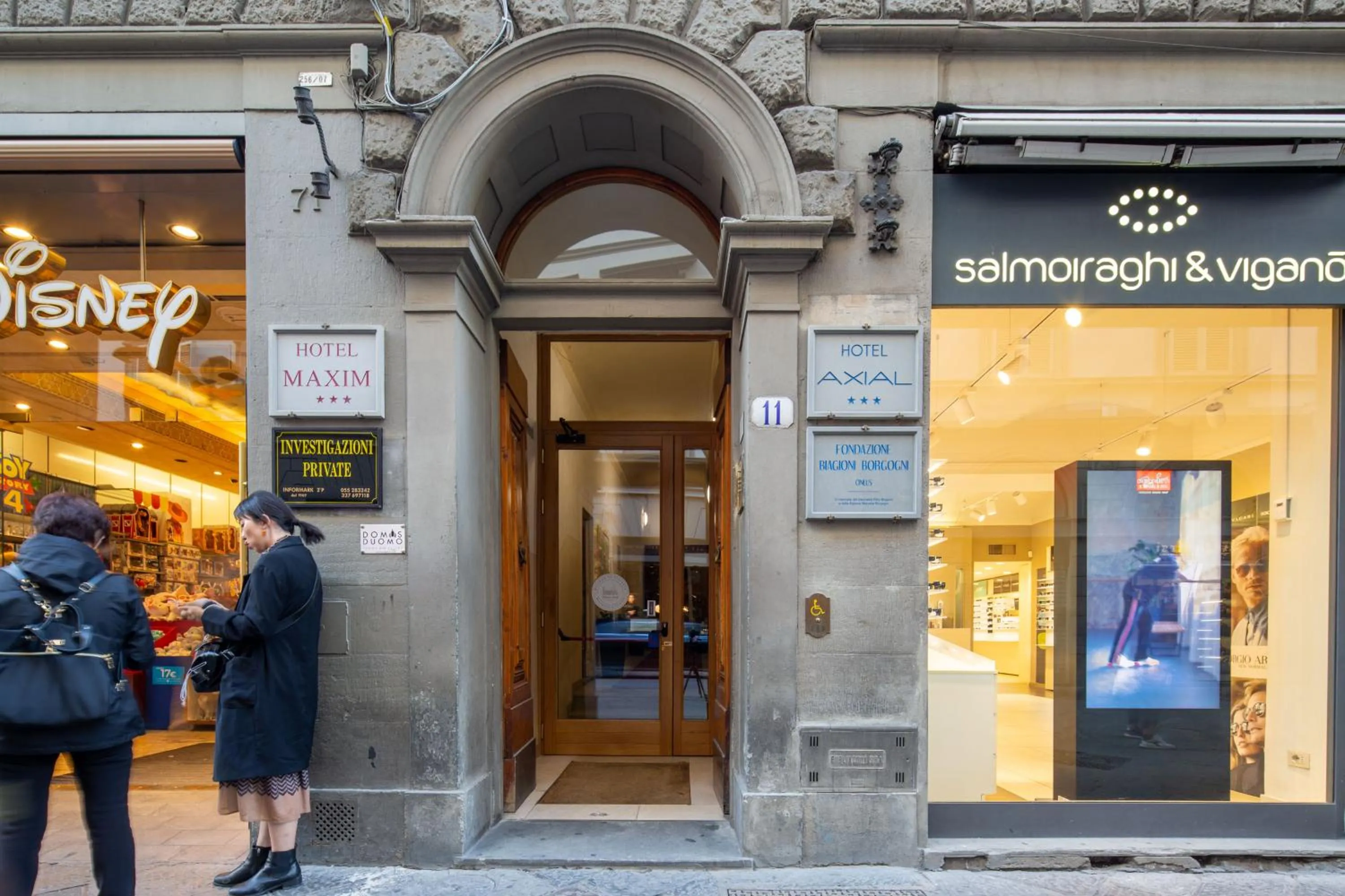 Facade/entrance in Duomo Apartments by Mmega