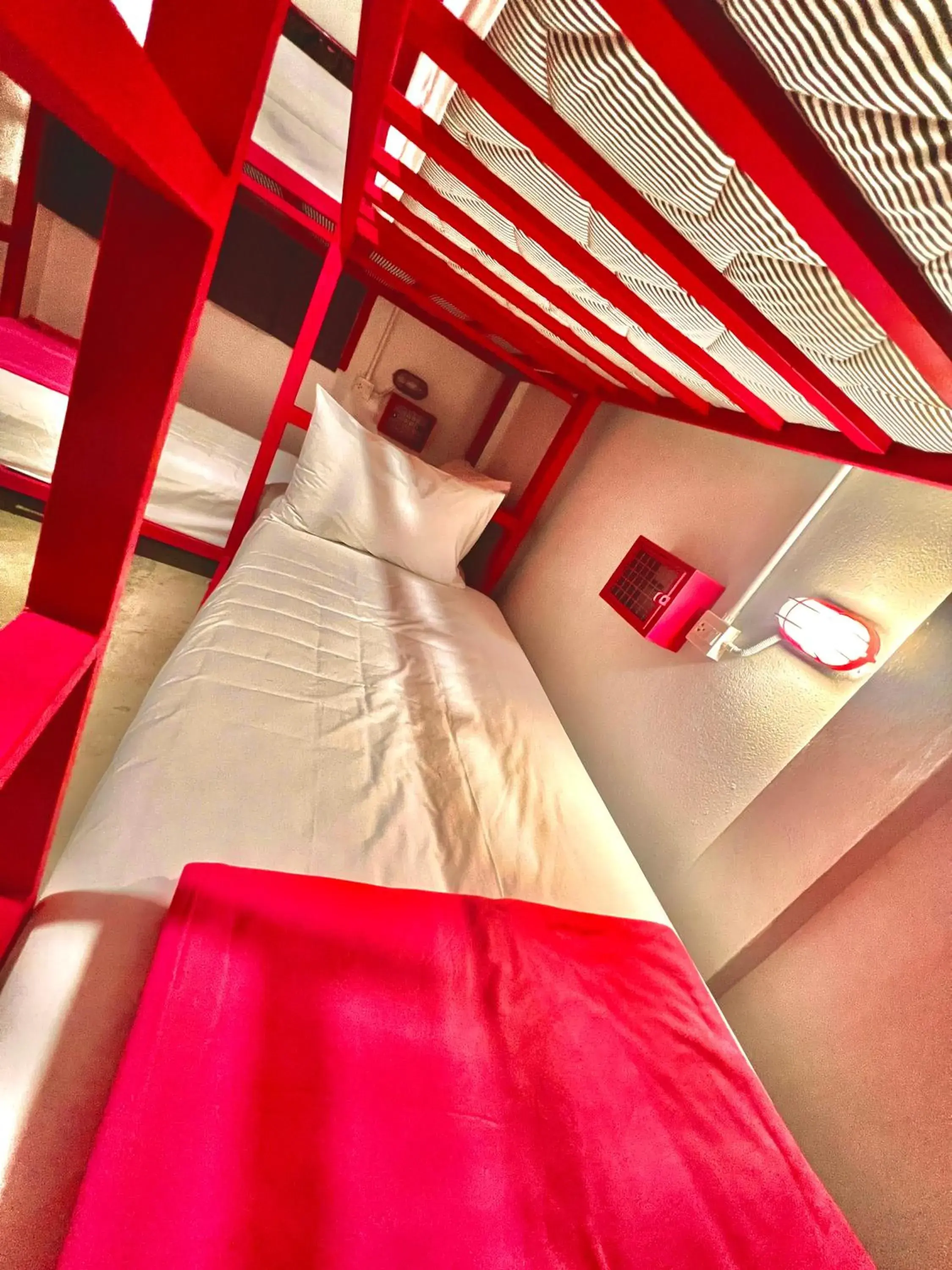 Bed in 6-Bed Mixed Dormitory Room in Slumber Party Krabi Bed in 6-Bed Mixed Dormitory Room in Slumber Party Krabi