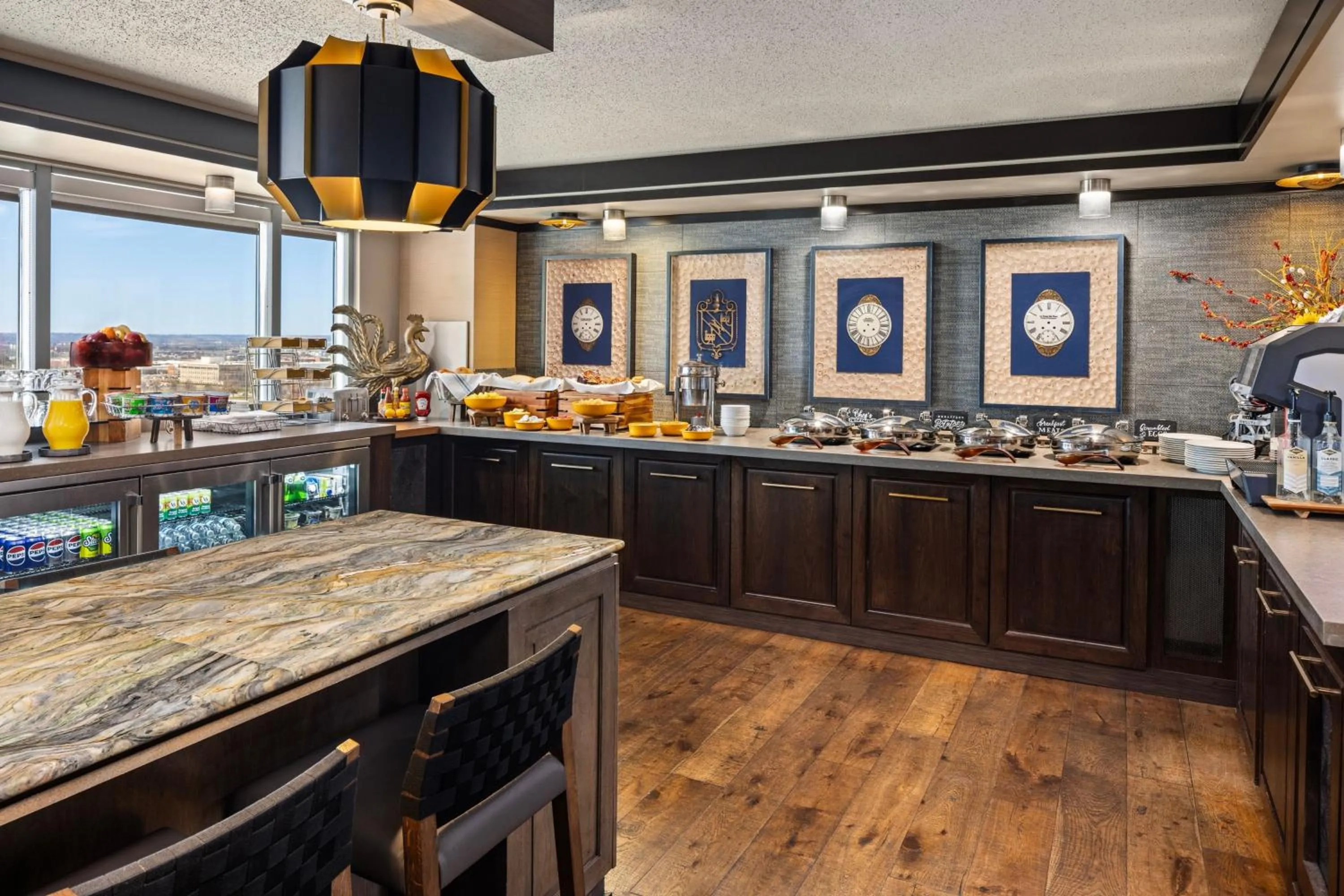 Lounge or bar in Sheraton Overland Park Hotel at the Convention Center