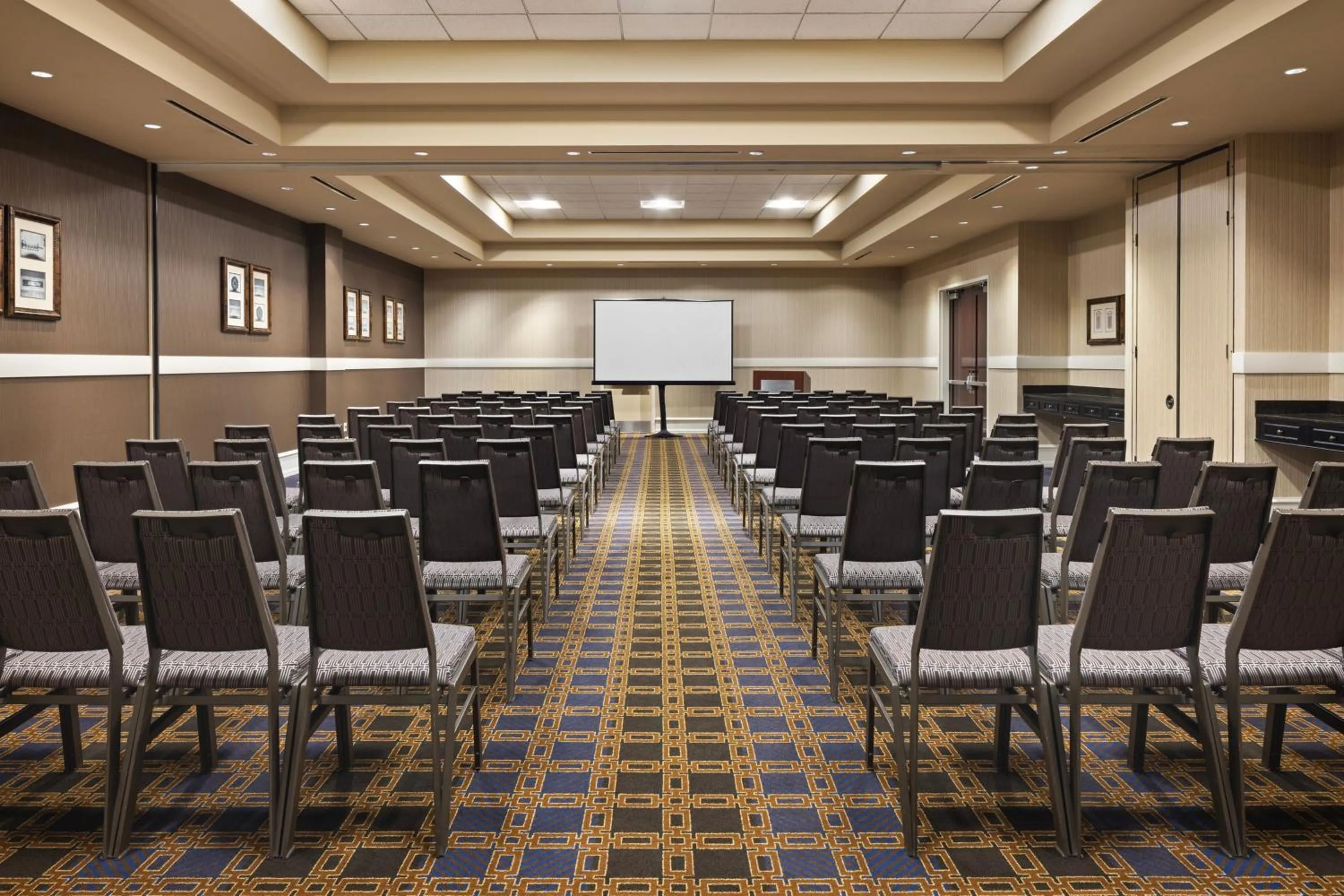 Meeting/conference room in Sheraton Overland Park Hotel at the Convention Center