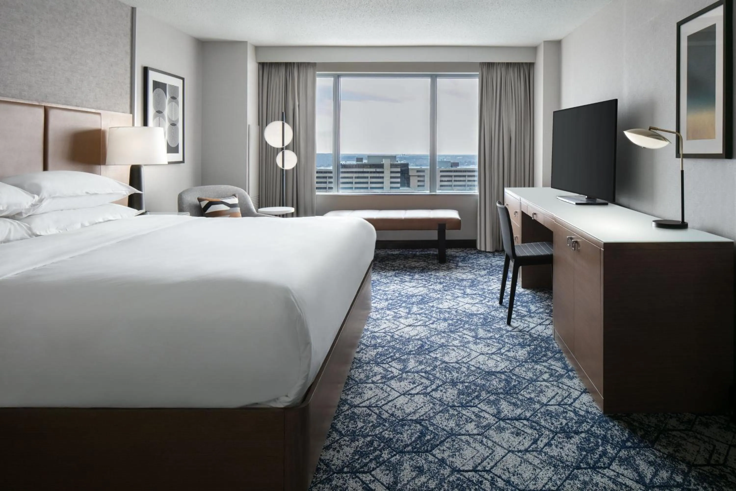 Bedroom, Bed in Sheraton Overland Park Hotel at the Convention Center
